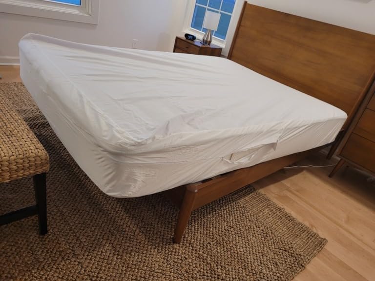 King (17-20 in. Deep) SureGuard Mattress Encasement - 100% Waterproof, Bed Bug Proof, Hypoallergenic - Premium Zippered Six-Sided Cover customer photo 2