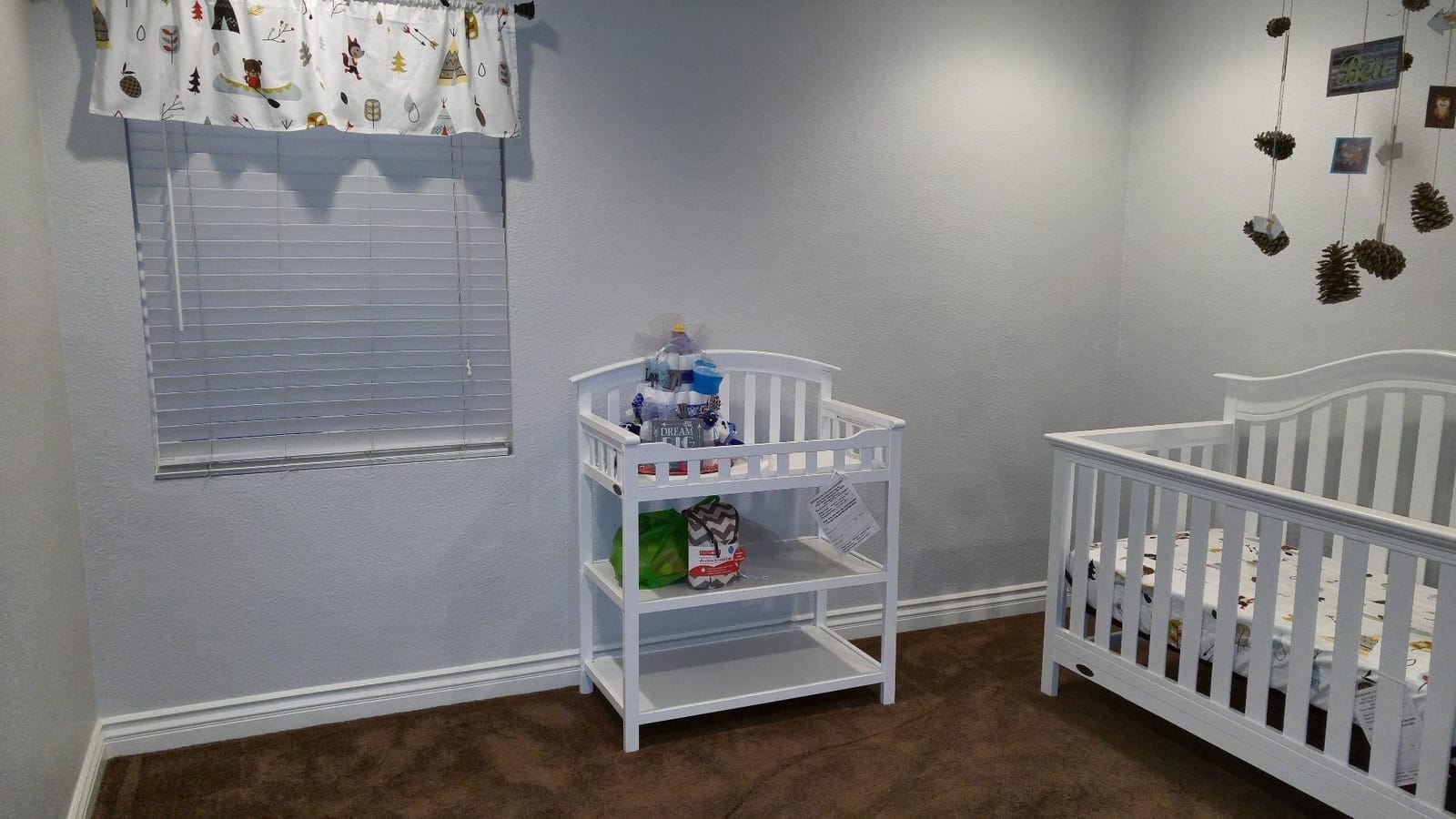 Graco Changing Table with Water-Resistant Changing Pad, White customer photo 1