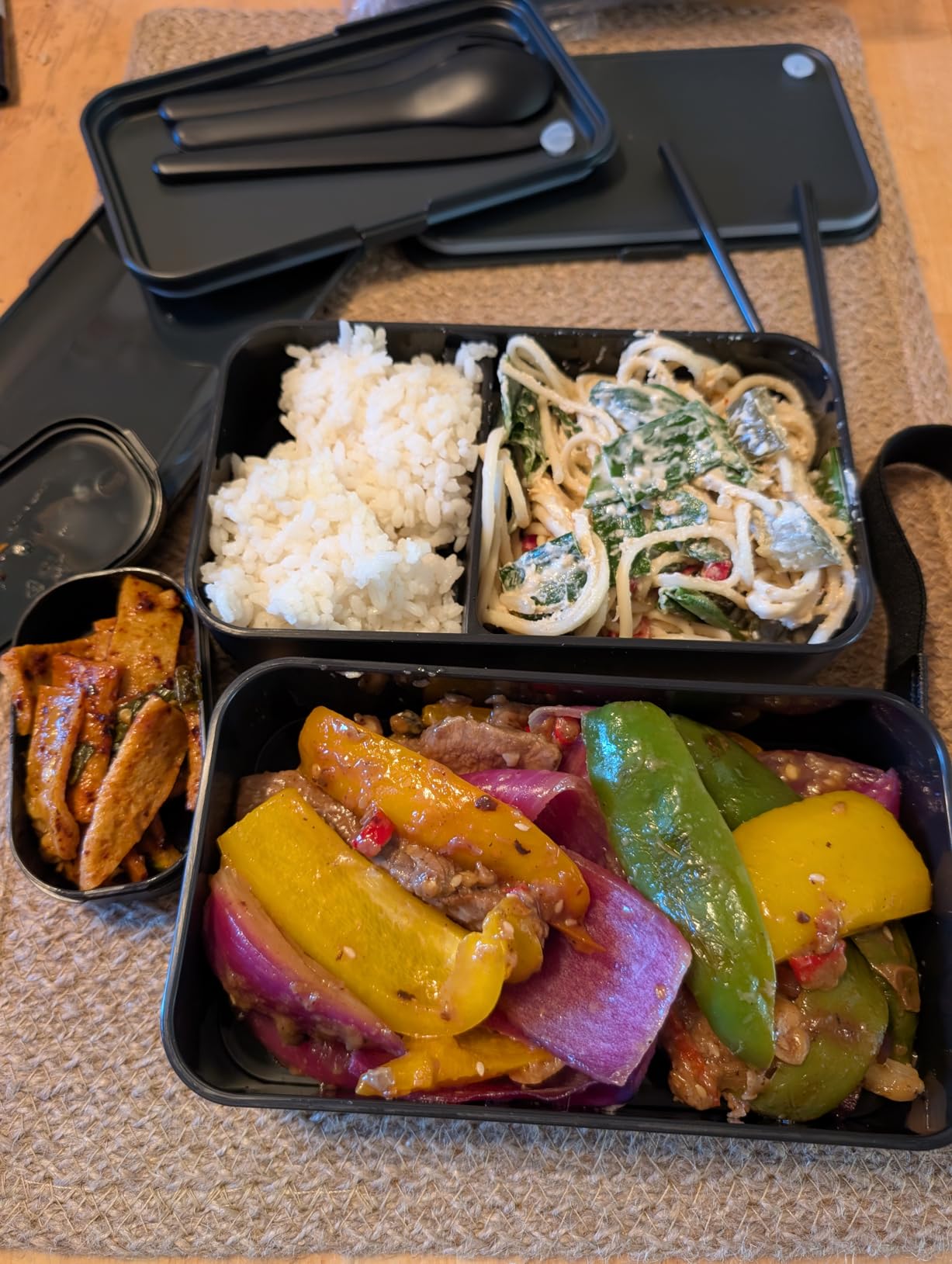 Bentoheaven Bento Box Adult, Stackable Lunch Box, 40 oz, Symph Onyx customer photo 1