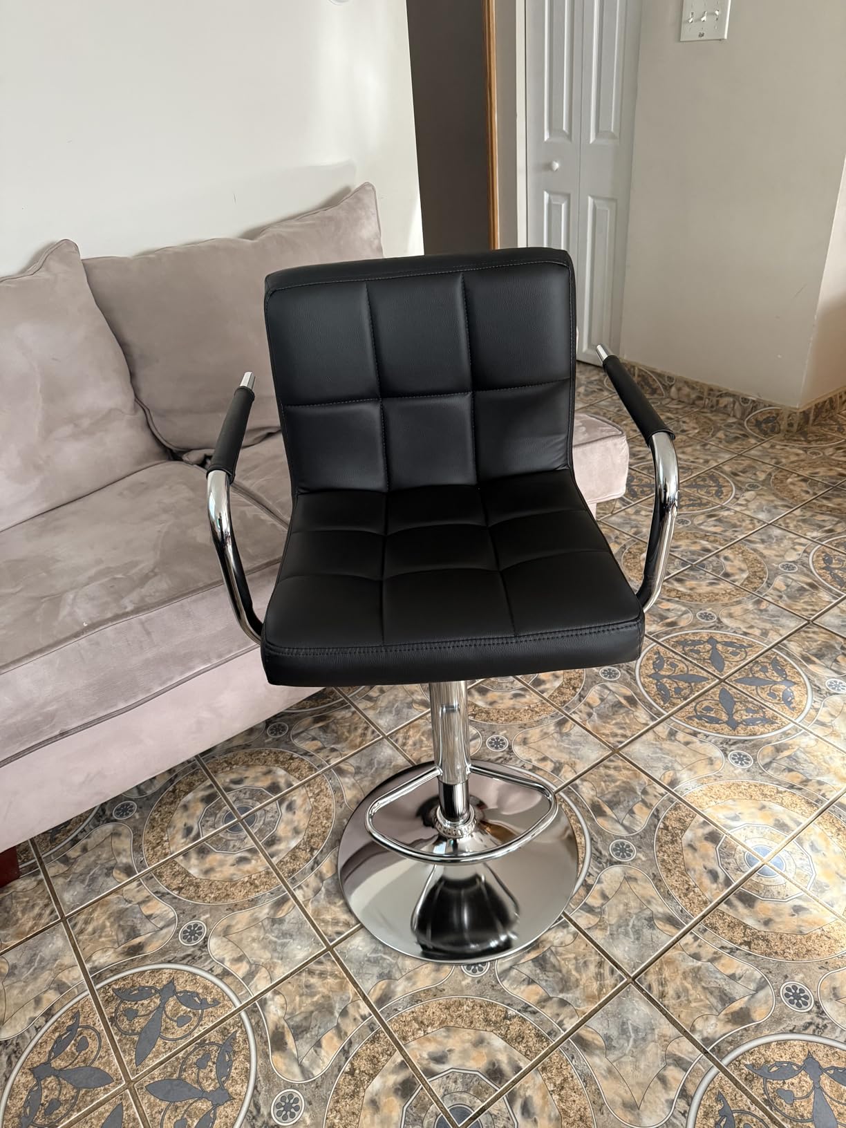 Yaheetech Bar Stools Set of 2, Swivel with Backs, Adjustable Height, Black customer photo 1