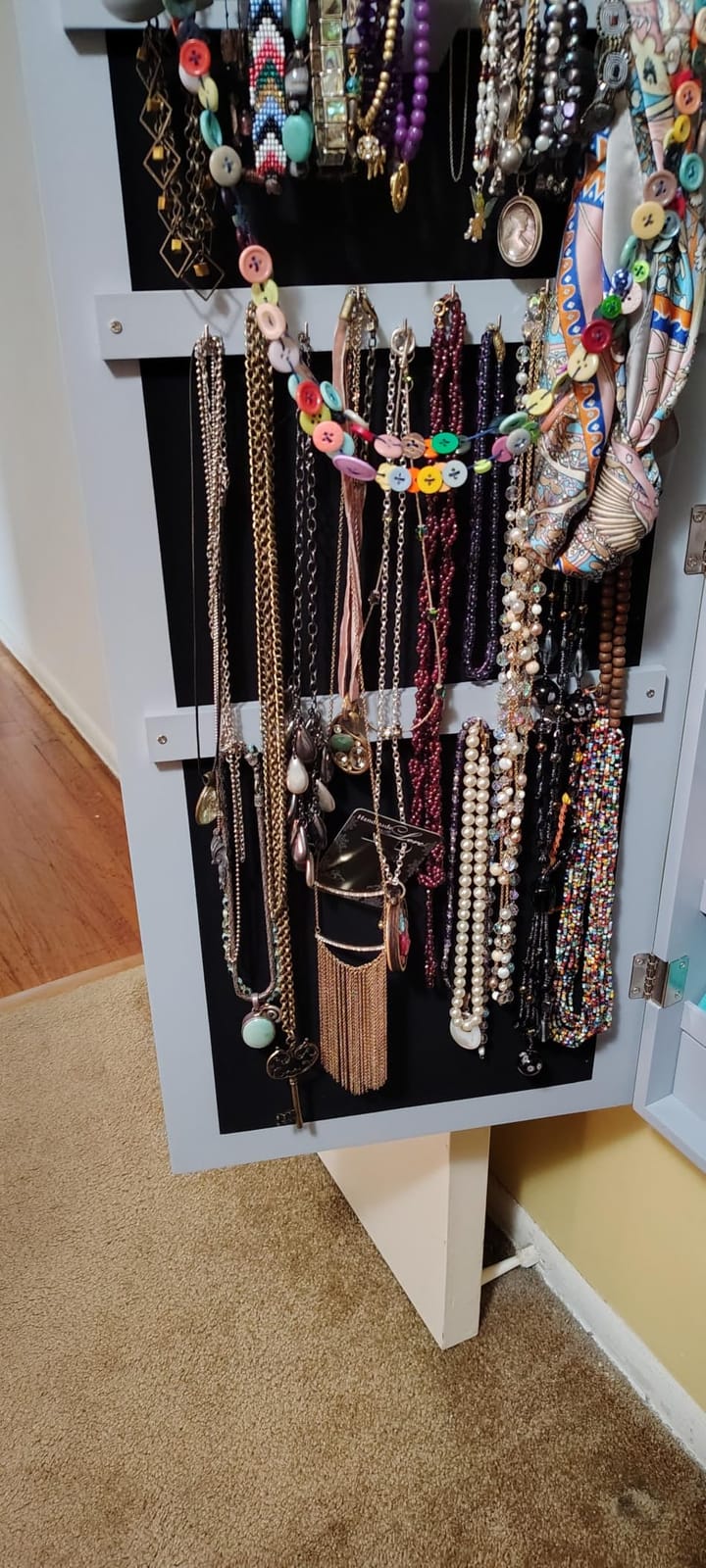 SONGMICS 6 LEDs Mirror Jewelry Cabinet, 47.2-Inch Tall Lockable Wall or Door Mounted Jewelry Armoire Organizer with Mirror, 2 Drawers, 3.9 x 14.6 x 47.2 Inches, White UJJC93W customer photo 2