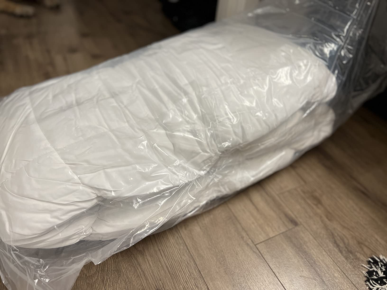 Down Alternative Comforter Queen Size - Fluffy Duvet Insert - Puffy Premium All Season Winter - Luxury Breathable Hotel Plush Comforter - Queen, White, 86x86 inches - Eco-Compressed Packing customer photo 1