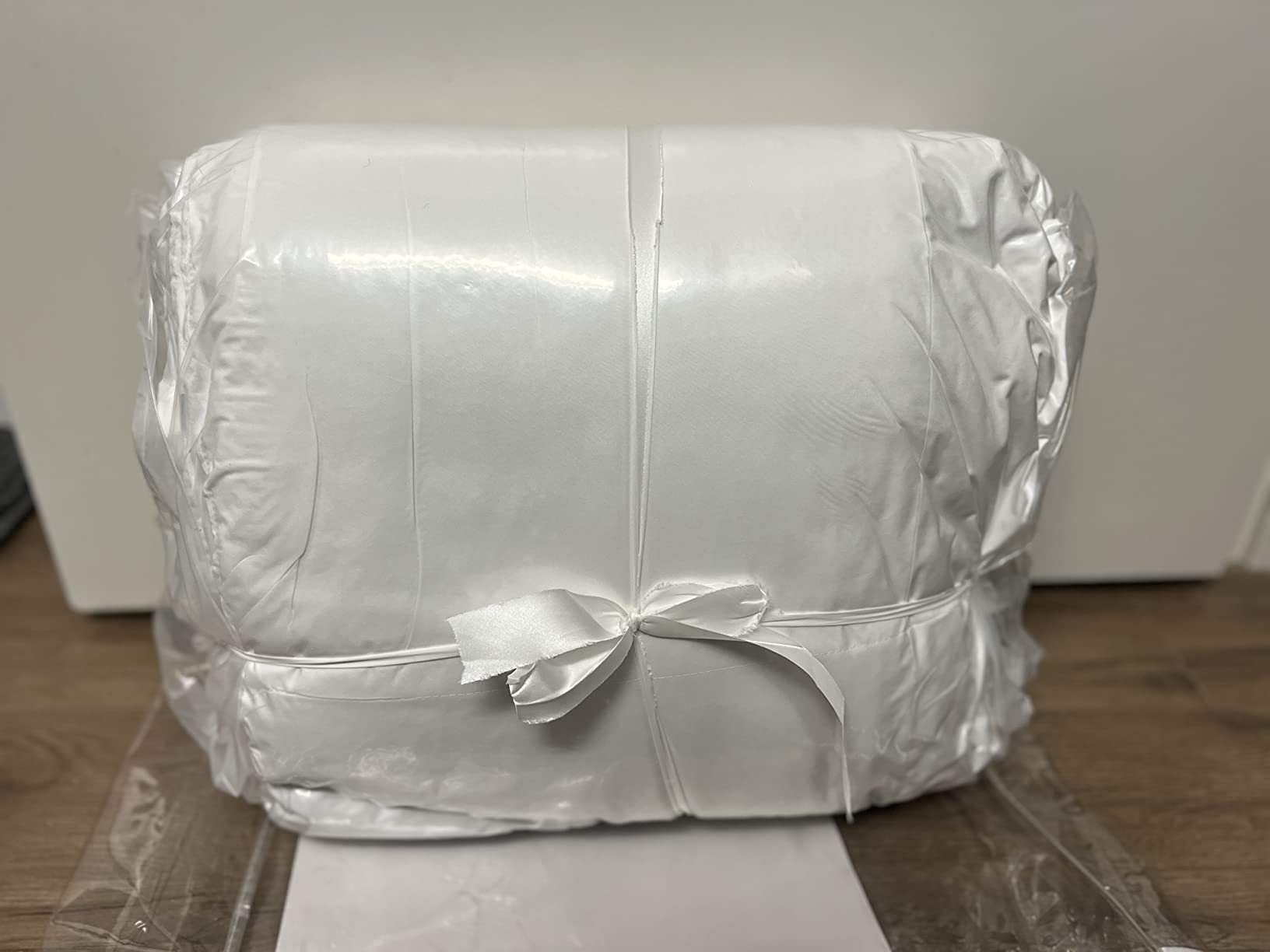 Down Alternative Comforter Queen Size - Fluffy Duvet Insert - Puffy Premium All Season Winter - Luxury Breathable Hotel Plush Comforter - Queen, White, 86x86 inches - Eco-Compressed Packing customer photo 2