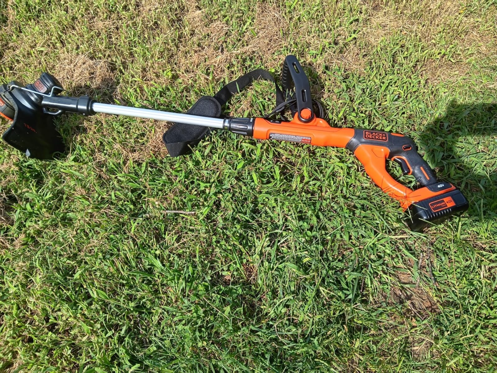 Black+Decker 40V MAX 13 Inch String Trimmer and Lawn Edger with Battery and Charger, Cordless Weed Eater with Charge Indicator, High Torque PowerDrive Technology (LST140C) customer photo 2