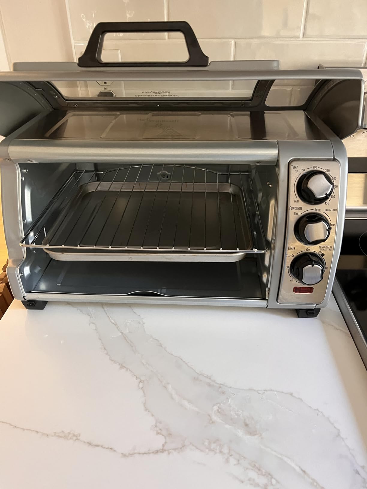 Hamilton Beach Easy Reach 6 Slice Countertop Toaster Oven customer photo 1