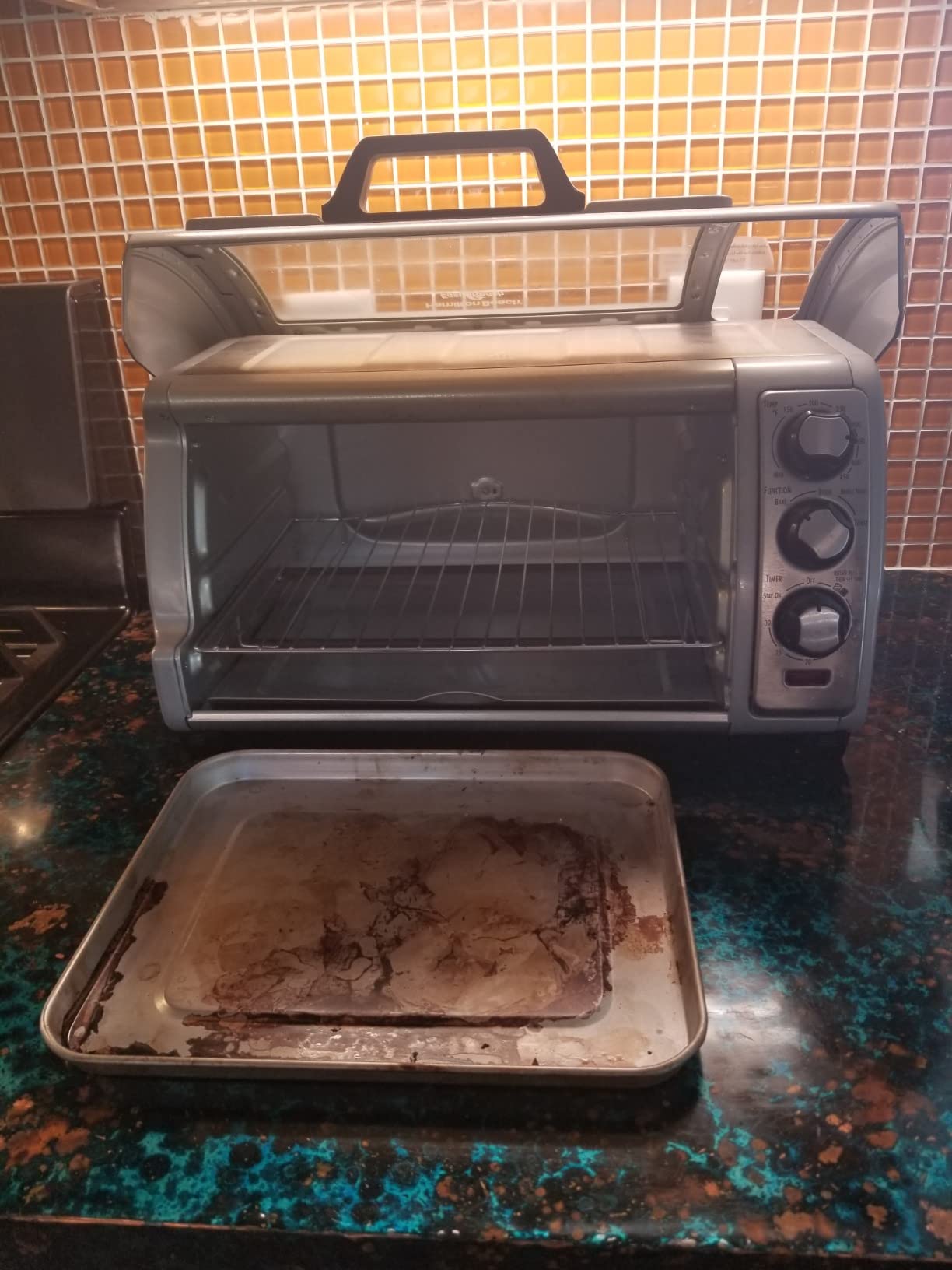 Hamilton Beach Easy Reach 6 Slice Countertop Toaster Oven customer photo 2