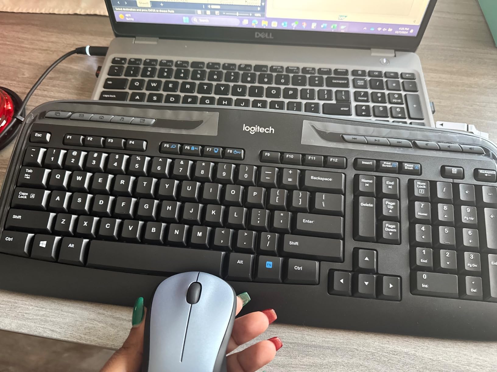 Logitech MK335 Full Size Quiet Wireless Keyboard Mouse Combo - Black/Silver | Full size low-profile quiet keyboard, full size ambidextrous contoured mouse with rubberized side grips, Windows ChromeOS customer photo 1