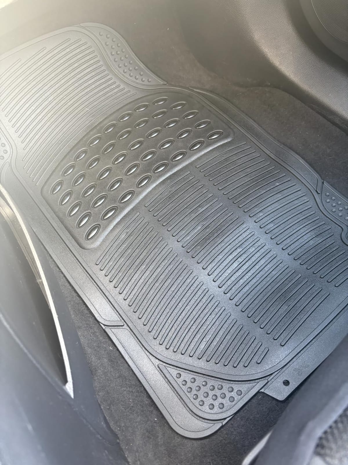 BDK Floor Mats, 4-Piece All-Weather Car Mat with Universal Fit Design, Durable Rubber Car Floor Mats with Capture Ridges, Waterproof for Cars Trucks SUV (Black) customer photo 2
