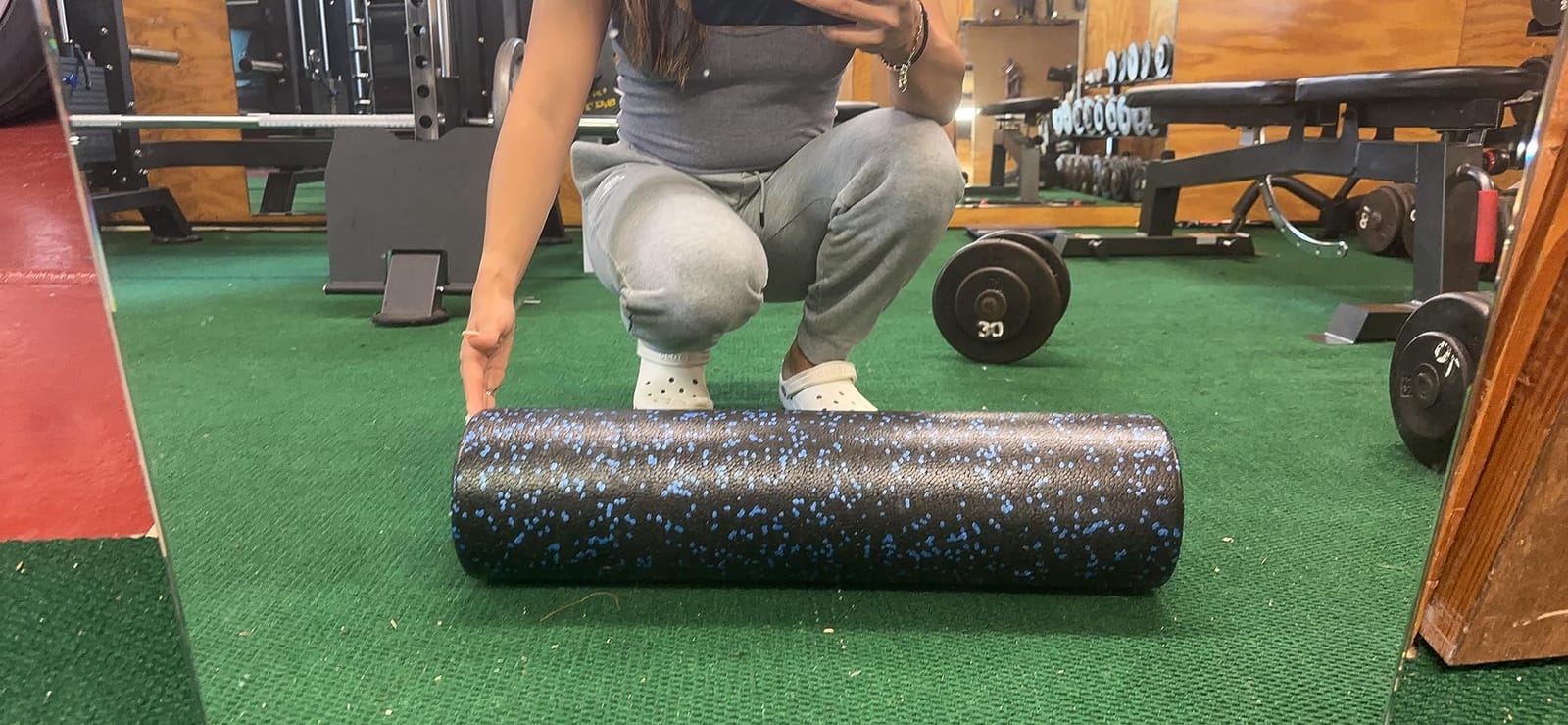 Amazon Basics High Density Foam Roller for Exercise and Recovery, 24 Inches, Blue Speckled customer photo 1