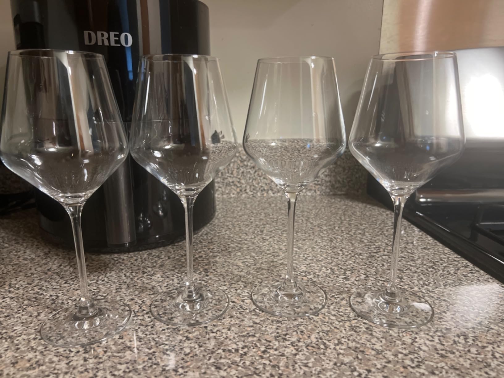 JoyJolt Layla White Wine Glasses, Set of 4 Italian Glasses, 13.5 oz Clear – Made in Europe customer photo 2
