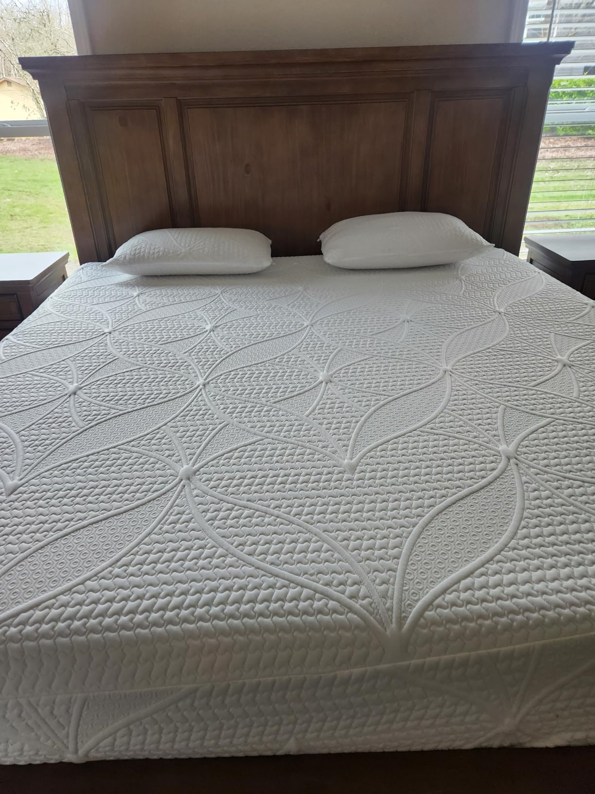 COOL GEL Chill Memory Foam 14-Inch Mattress with 2 Pillows, CertiPUR-US Certified, Mattress in a Box, King, White customer photo 2