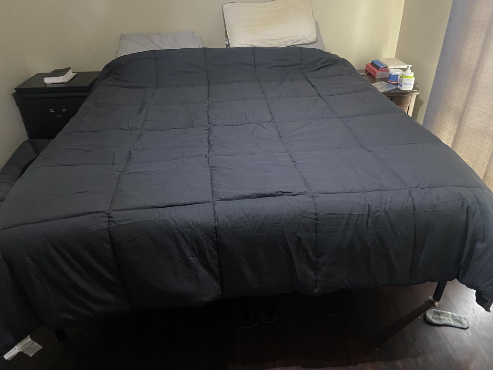EASELAND Queen Size Down Alternative Comforter, White, 88x88 Inches | Quilted Duvet Insert for All Seasons, Soft Lightweight Bedding with Corner Tabs, Breathable Machine Washable Hotel Quality customer photo 2