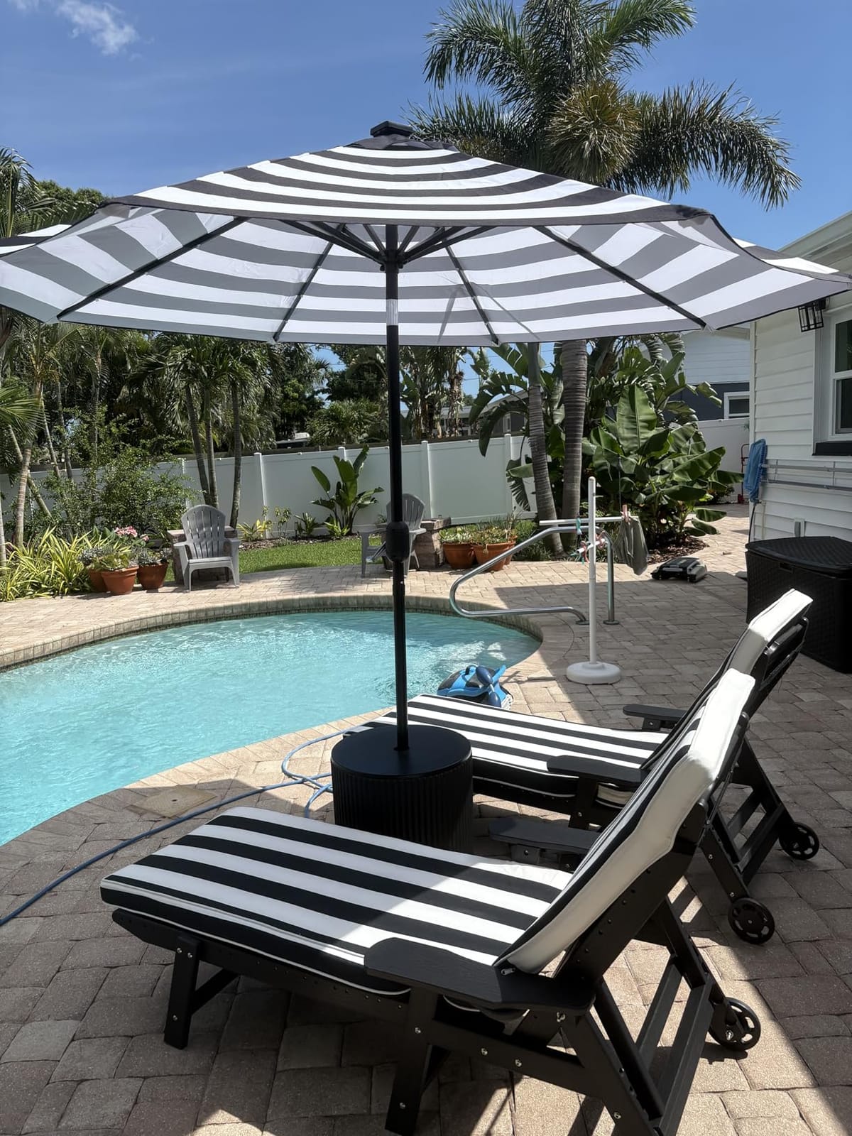 Sunnyglade 9' Solar LED Patio Umbrella, 8 Ribs, Tilt & Crank (Light Tan) customer photo 2