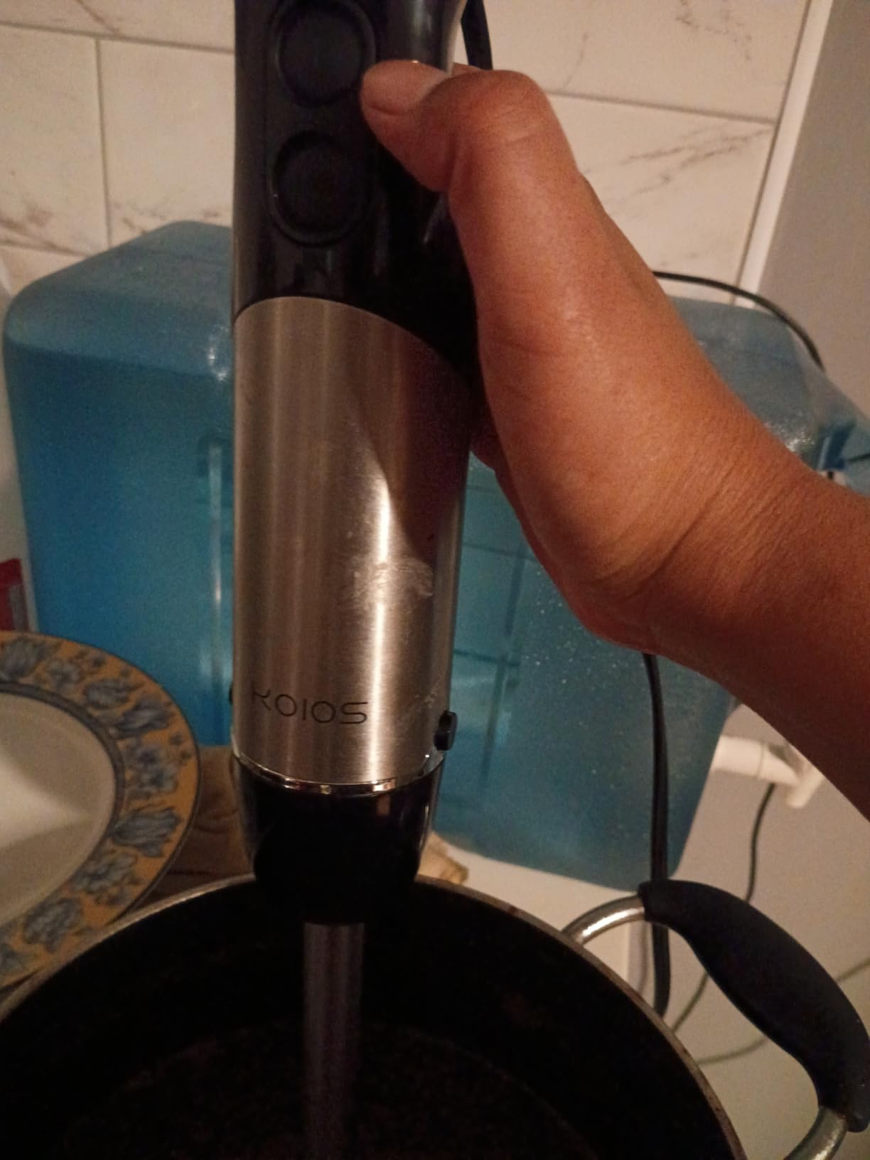 KOIOS 5-in-1 Hand Immersion Blender, 1000W 12 Speed Handheld Blender Stick with Copper Motor Stainless Steel Blade, 600ml Mixing Beaker,500ml Food Processor, Whisk, Milk Frother, Non-BPA, Red customer photo 2