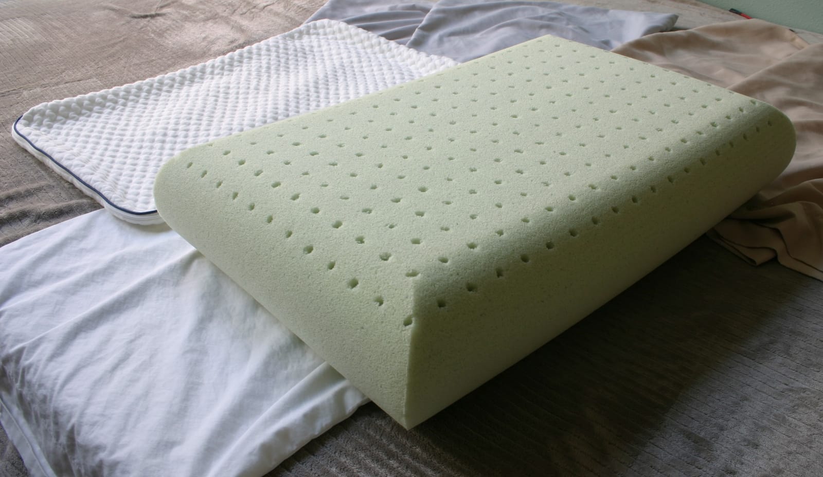 Weekender Cooling Gel Memory Foam Pillow for Sleeping – Queen Size, Ventilated Cooling Pillow for Side & Back Sleepers, Neck & Shoulder Support, Medium Firm, Washable Cover customer photo 1