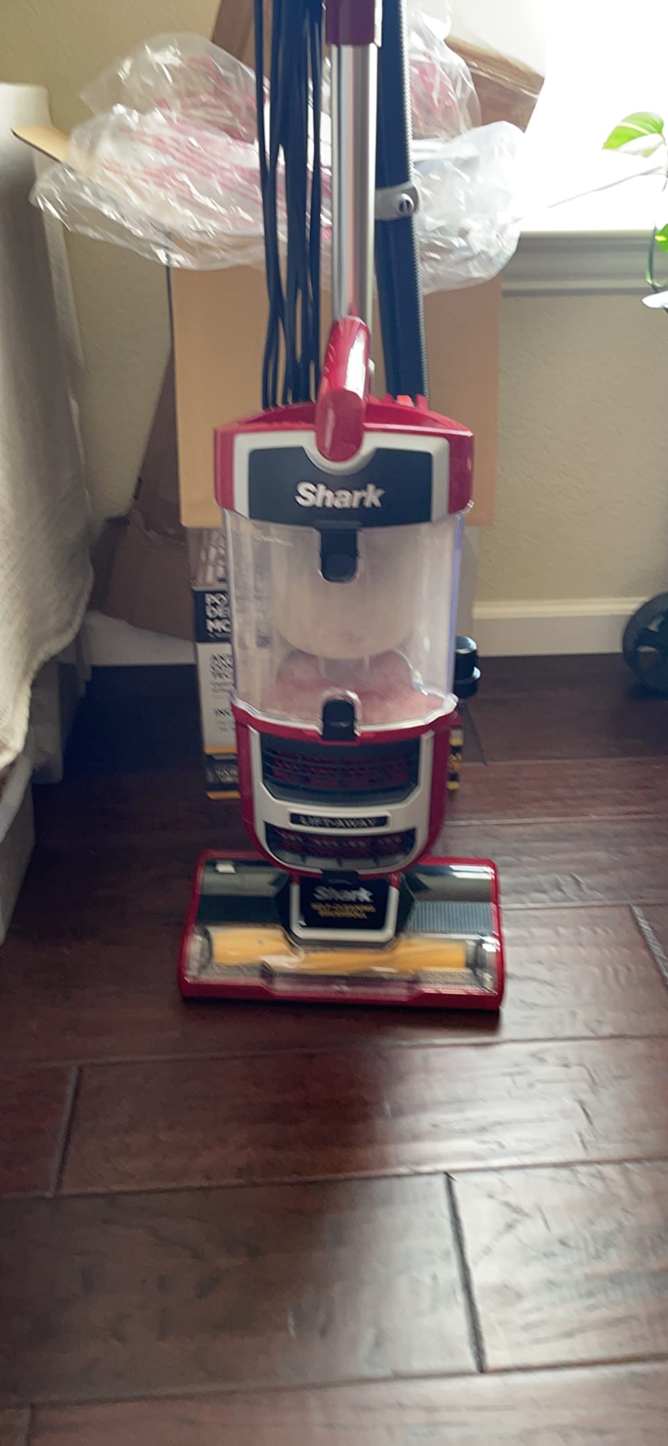 Shark ZU561 Navigator Lift-Away Speed Self Cleaning Brushroll Lightweight Upright Vacuum with HEPA Filter, Red Peony customer photo 2