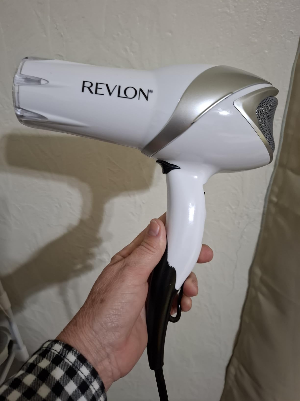 REVLON Infrared Ionic Hair Dryer with Diffuser & Concentrator, White customer photo 2