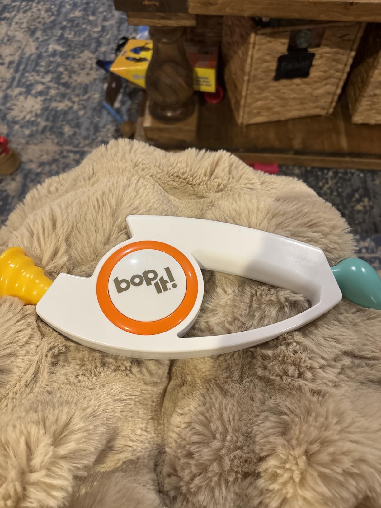 Hasbro Gaming Bop It! Electronic Game for Kids Ages 8 and up, Kids Games for 1 or More Players, Board Games for Kids, Kids Gifts customer photo 1