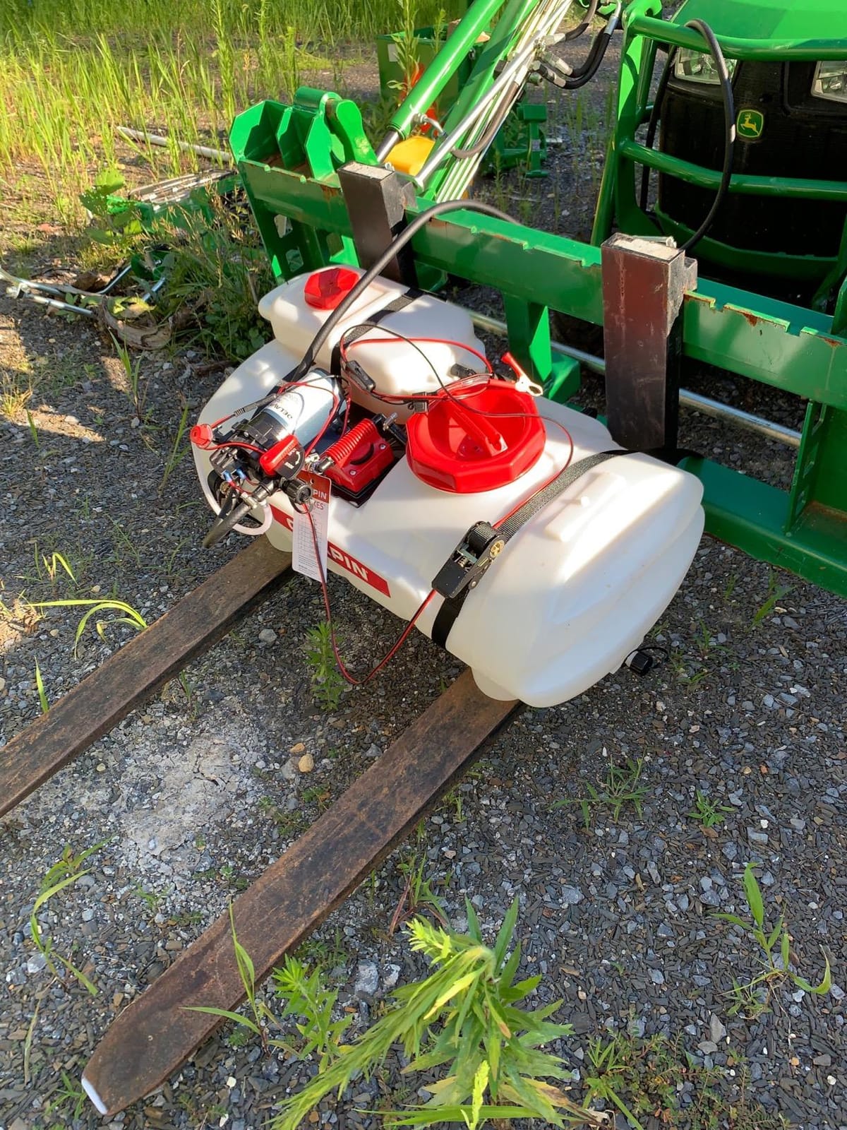CHAPIN 97561 Made in the USA 25 Gallon Mixes on Exit 12V, 2.5 GPM Pump ATV/UTV Spot Sprayer with Separate Water Tank Than Concentration Tank to Mix on Demand, Translucent White customer photo 1