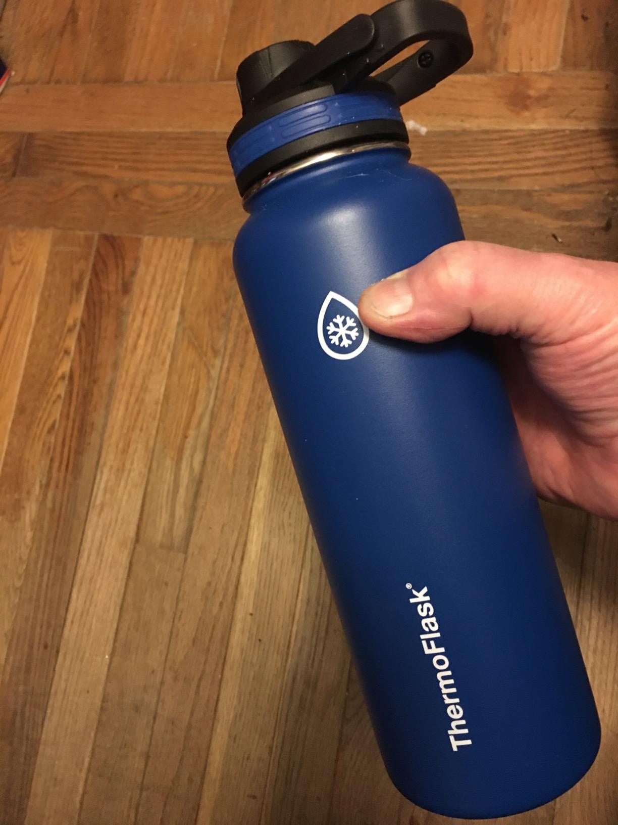 ThermoFlask 18 oz Double Wall Vacuum Insulated Stainless Steel Water Bottle - Reusable with Leakproof Chug & Straw Lids - Keeps Drinks Cold 24 hr/Hot 12 hr - Easy Maintenance - Gym/On-the-Go, Black customer photo 1