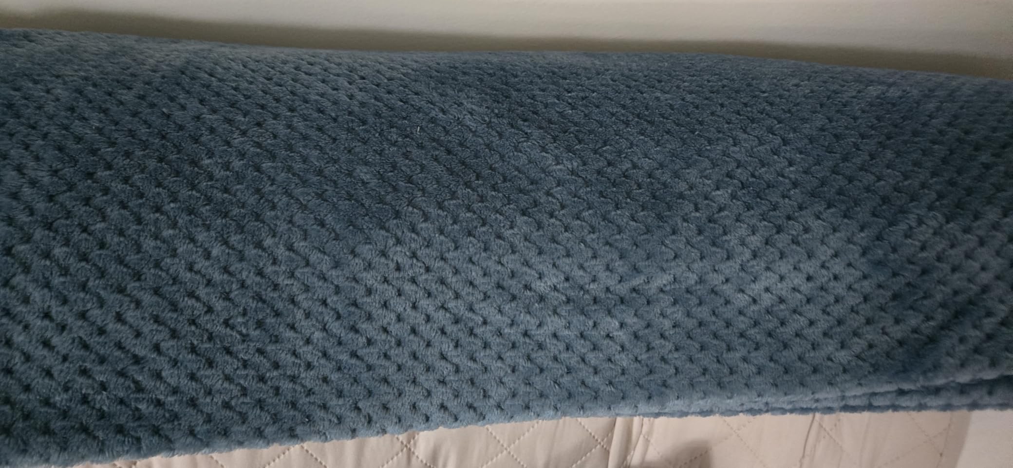 Exclusivo Mezcla Large Waffle Fleece Throw Blanket for Couch, Slate Blue customer photo 2