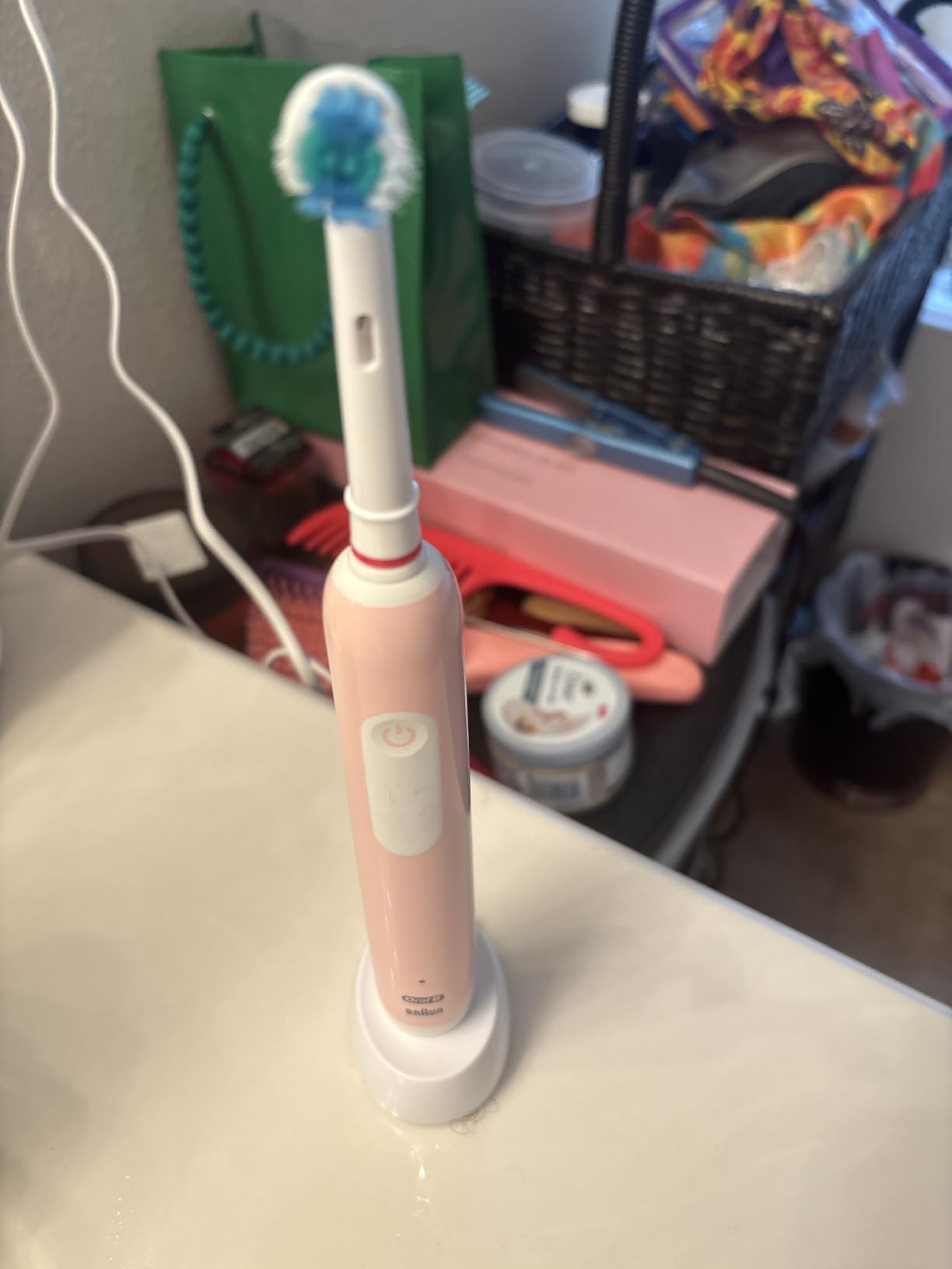 Oral-B Pro 1000 Rechargeable Electric Toothbrush, Pink customer photo 2