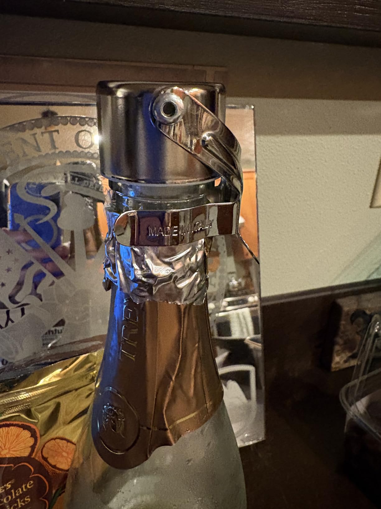KLOVEO Champagne Stoppers - WAF Patented Seal - Made in Italy customer photo 2