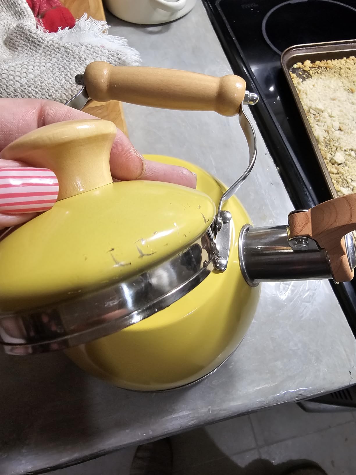 ROCKURWOK Tea Kettle, Tea Pot with Cool Touch Ergonomic Handle, Teapot Food Grade Stainless Steel, Tea Kettle Stovetop, Kettle Teapot, Whistling Tea Kettle, Small Tea Kettles, 1.6 Quart (Yellow) customer photo 1