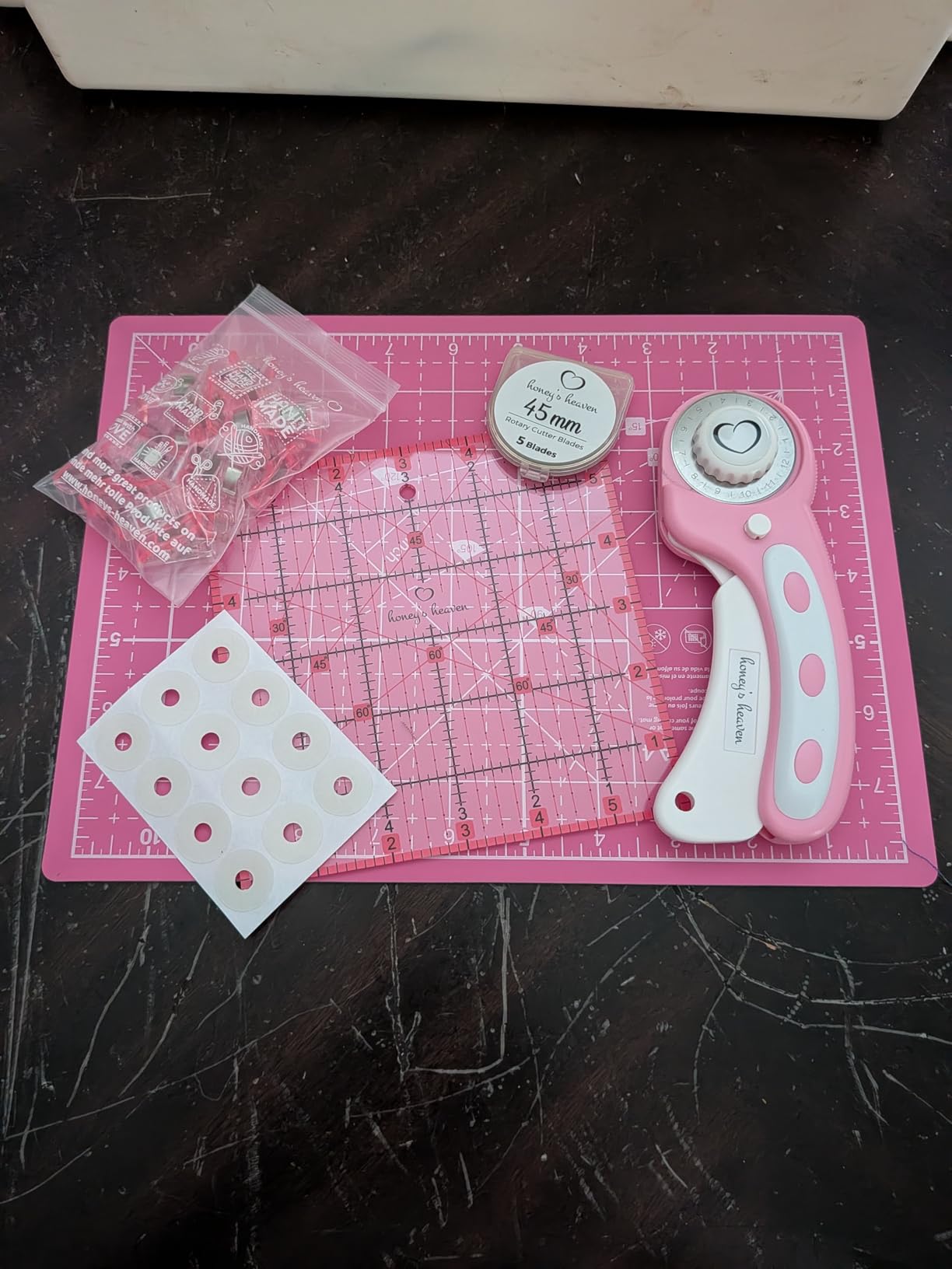 Rotary Cutter Set lavender - Quilting Kit incl. 45mm Fabric Cutter, 5 Replacement Blades, A3 Cutting Mat, Acrylic Ruler and Craft Clips - Ideal for Crafting, Sewing, Patchworking, Crochet & Knitting customer photo 2