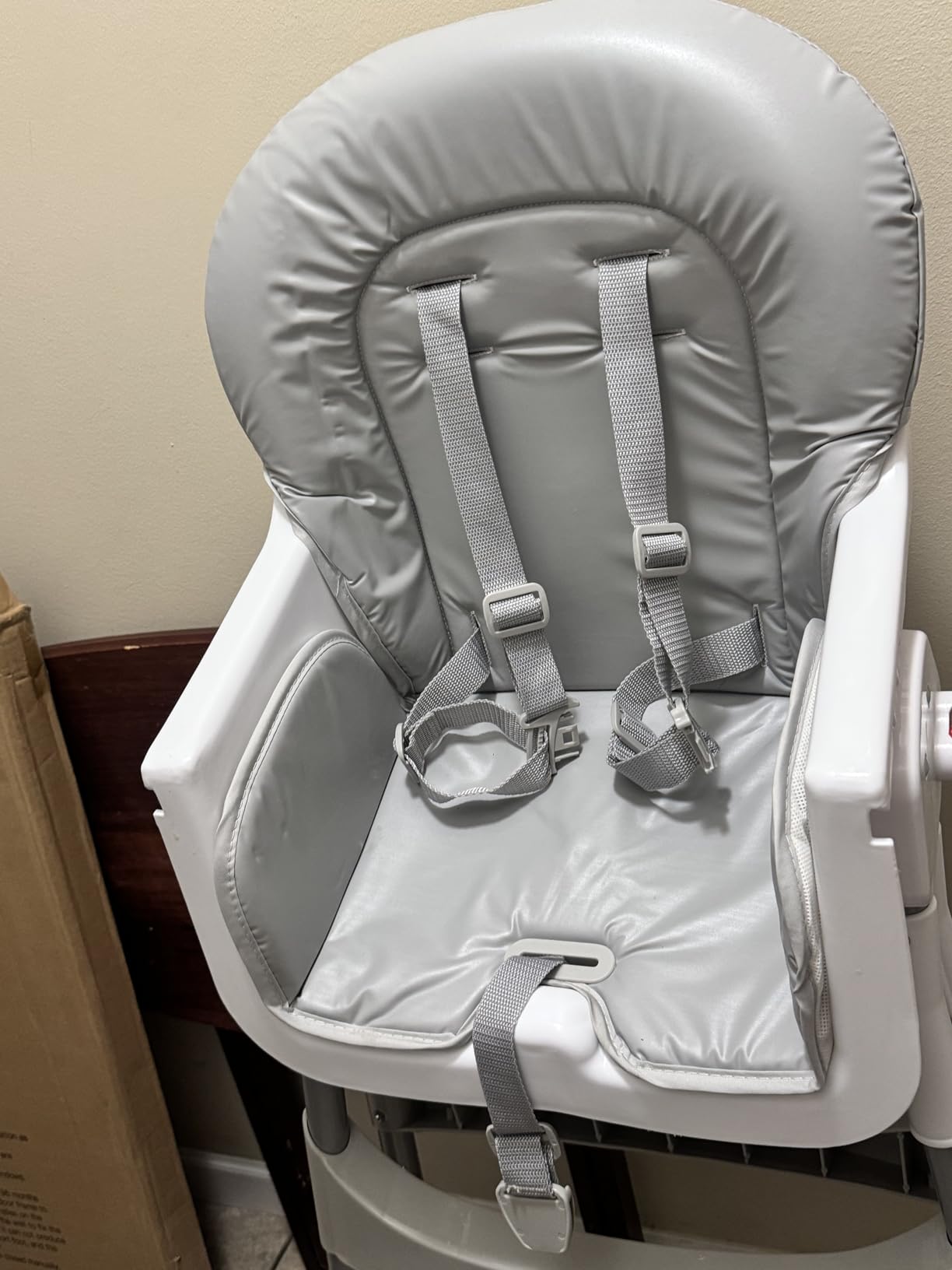 Dream On Me TableTalk 2-in-1 Convertible High Chair, 5-Point Harness, Gray | Dishwasher Safe Tray, Steel Frame, Easy to Clean Removable Seat Pad, For 6-36 months Toddlers, Compact & Quick Folding Design customer photo 2