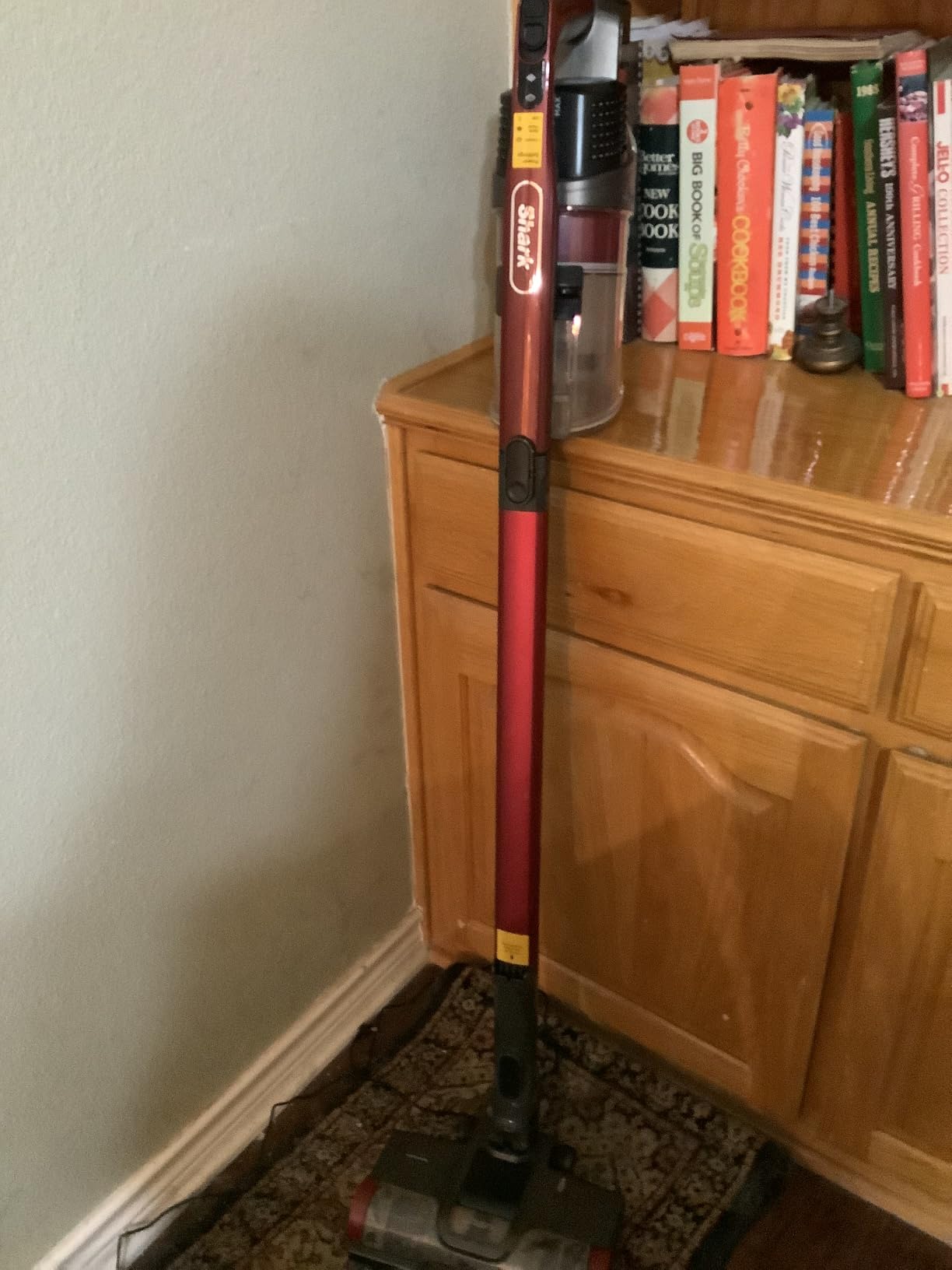 Shark Cordless Vacuum Cleaner, Red, IZ362H customer photo 2