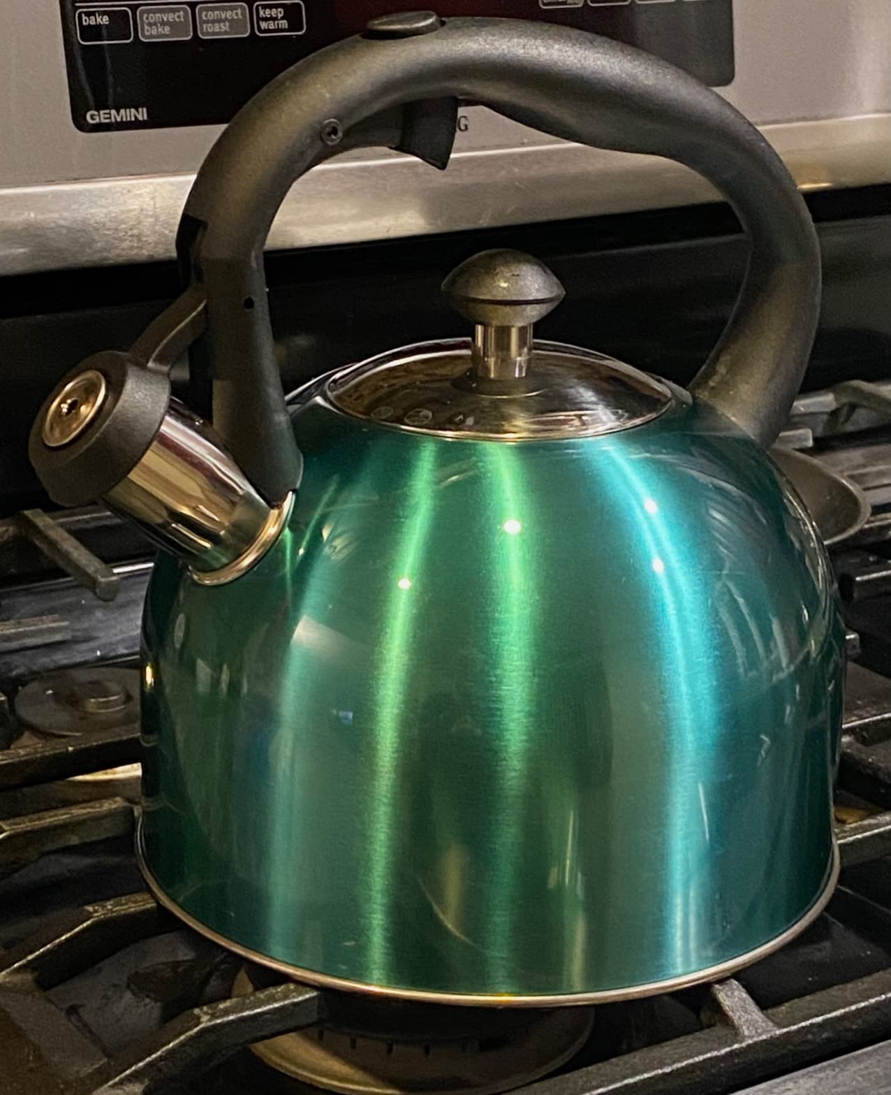 Amazon Basics Stovetop Whistling Tea Kettle, Fast Boiling, Stainless Steel, Food Grade, Ergonomic Handle, 2.3 Liter, Teal customer photo 2