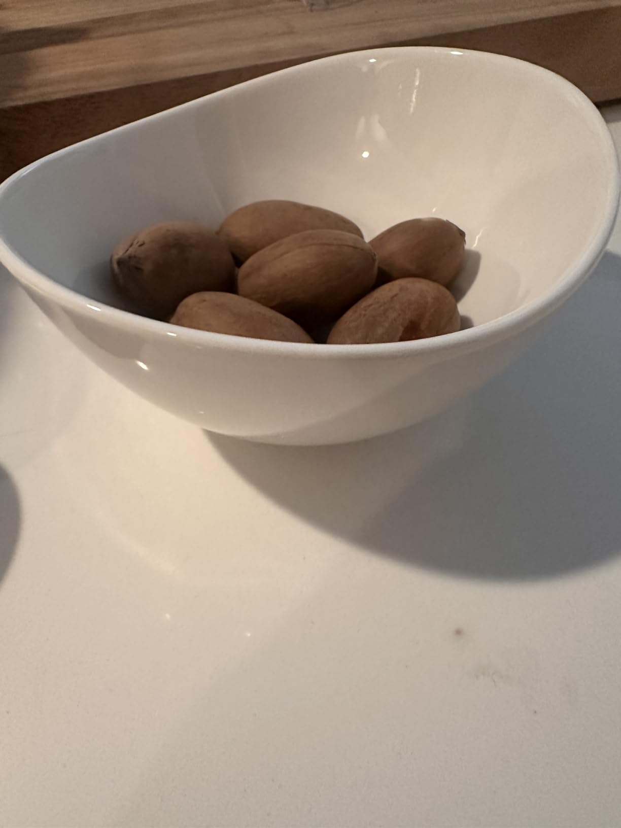 Samsle 19 Ounces Ceramic Serving Bowls, Sturdy Porcelain White Oval Salad Bowls, Stackable Food Server Fruit Display Dishes for Party Dinner, Microwave and Dishwasher Safe, Set of 6 customer photo 1
