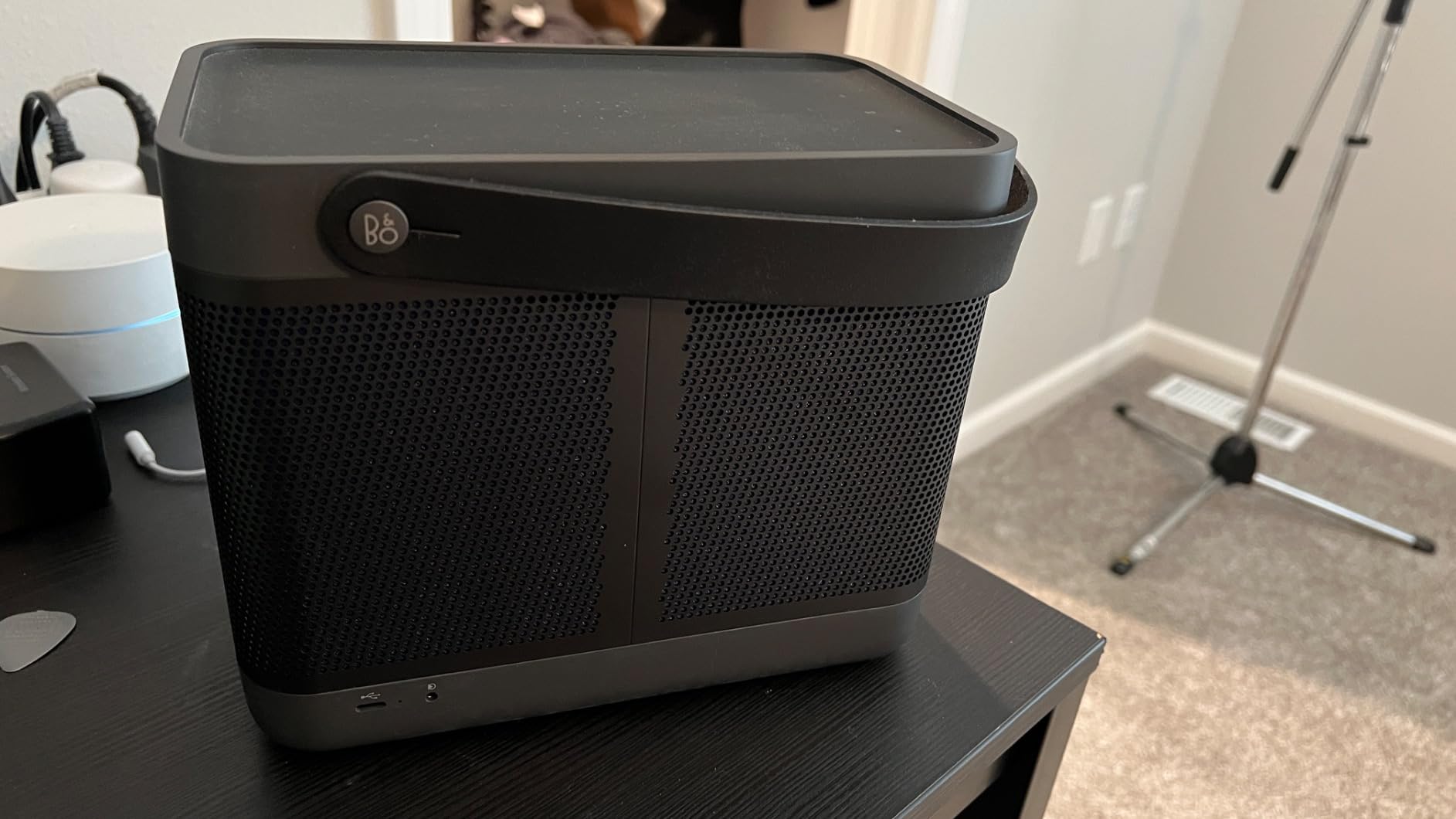 Bang & Olufsen Beolit 20 Portable Bluetooth Speaker - Black Anthracite customer photo 1