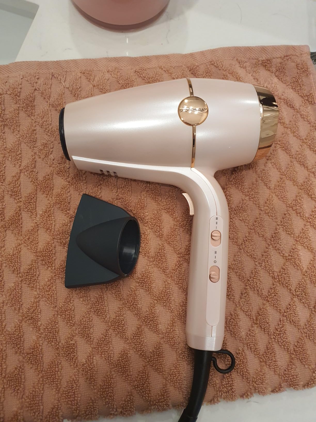 Conair SmoothWrap Ionic Hair Dryer, Diffuser & Concentrator, 1875W, Mint customer photo 2