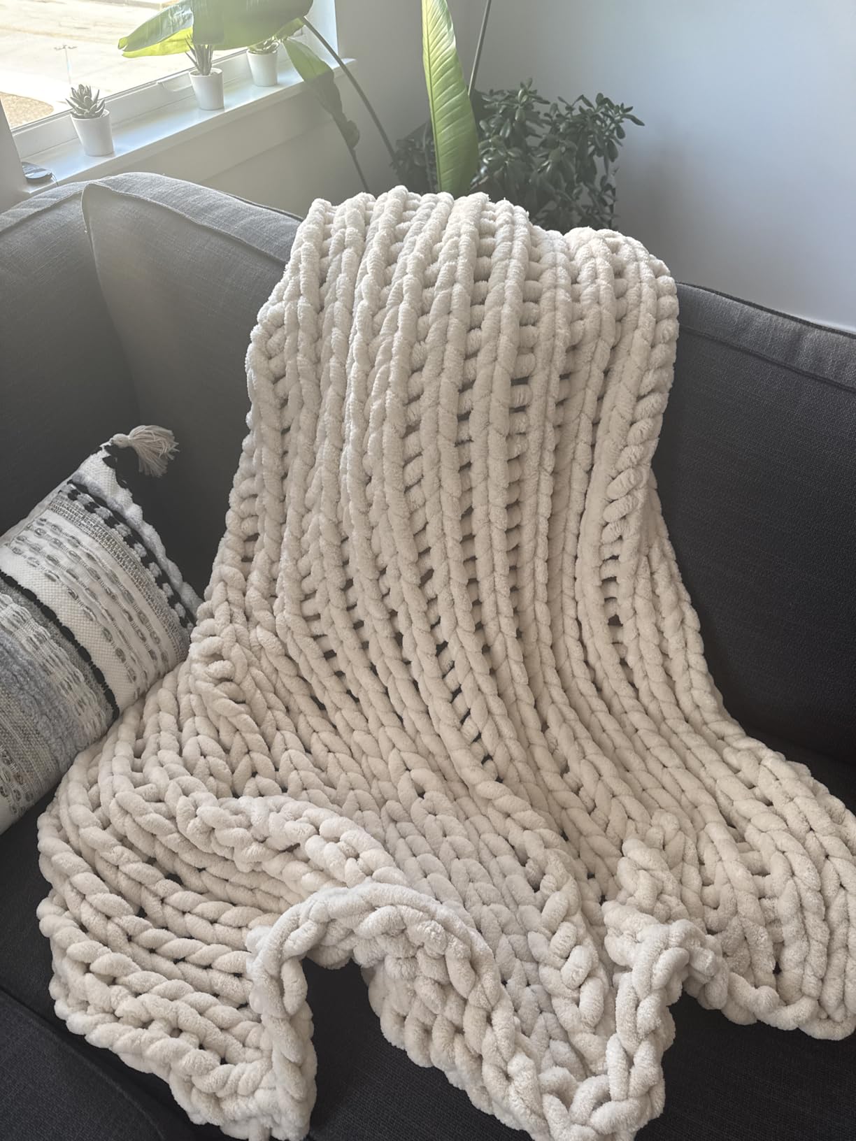 SAMIAH LUXE Chunky Knit Throw Blanket 50x70 in, 8 lb Buttercream Cream customer photo 1
