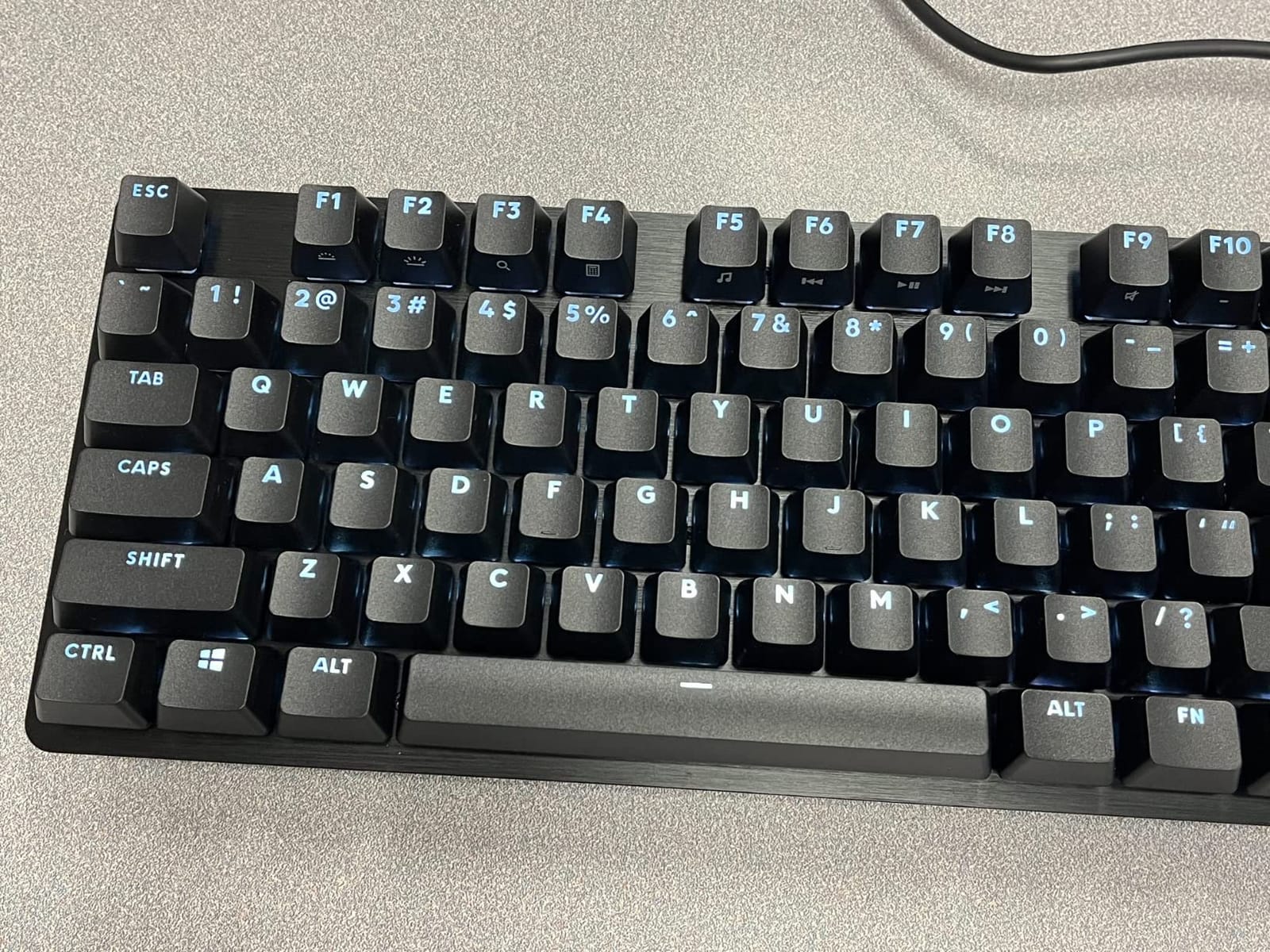 Logitech G413 SE Full-Size Mechanical Gaming Keyboard - Black customer photo 1