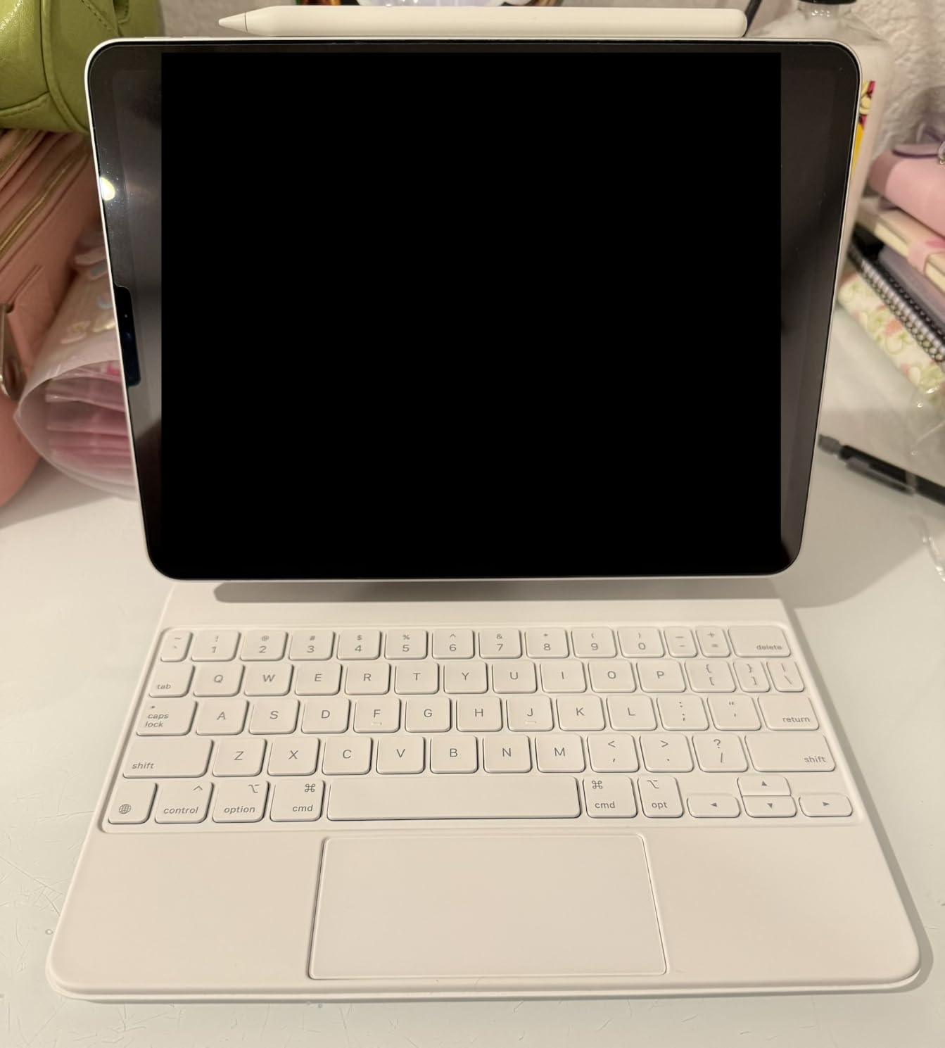 Apple Magic Keyboard: iPad Keyboard case for iPad Pro 11-inch (1st, 2nd, 3rd, 4th gen) and iPad Air (4th, 5th gen, and M2), Great Typing Experience, Built-in trackpad, US English - White customer photo 2