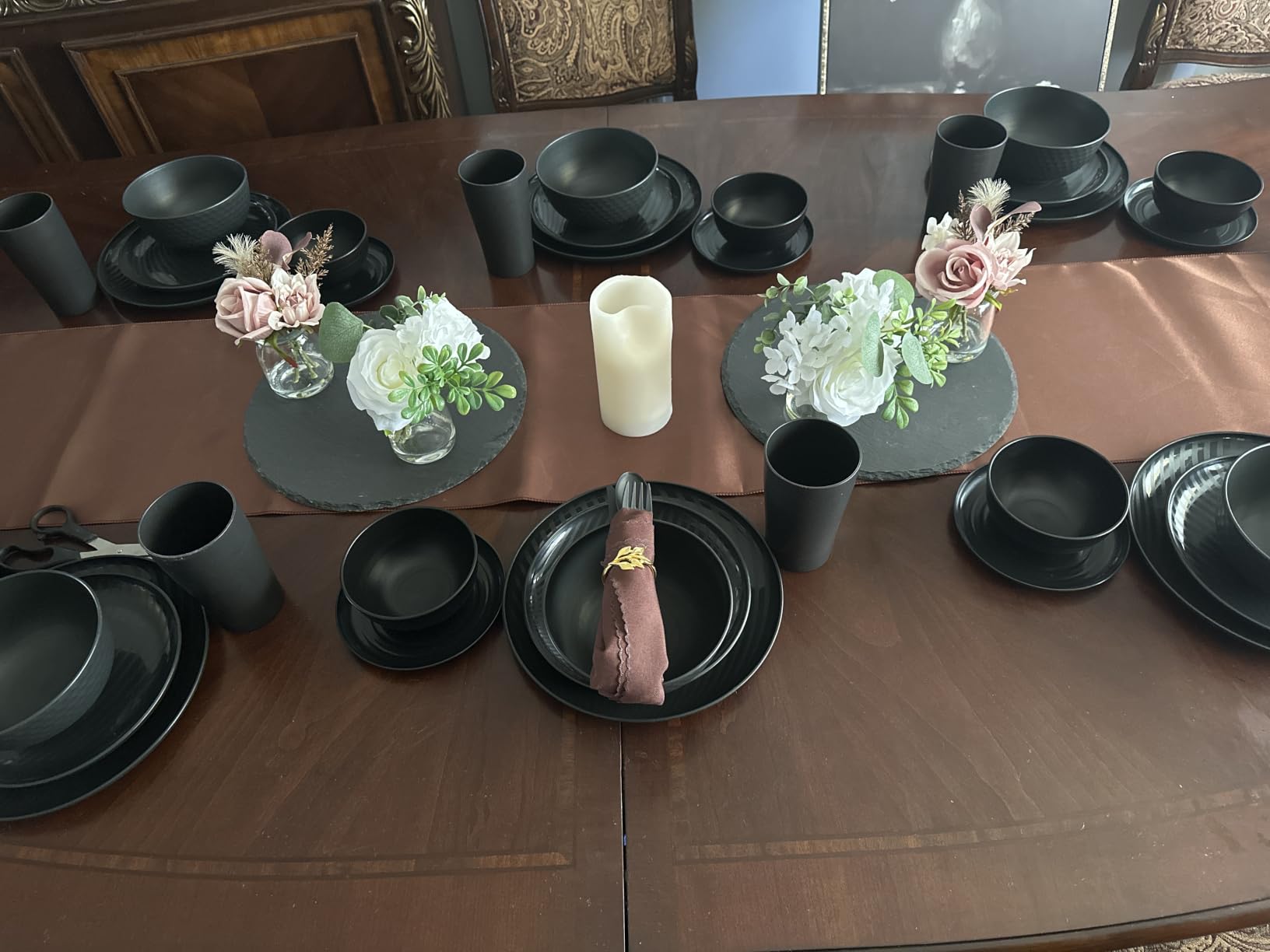Teivio 32-Piece Plates and Bowls Sets for 8, Black Kitchen Dinnerware Sets customer photo 1