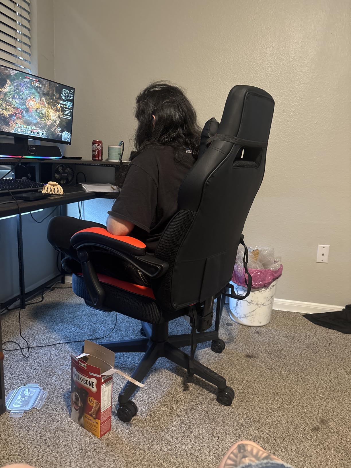 LEMBERI Big and Tall Gaming Chair, 400lb Capacity, Red customer photo 2