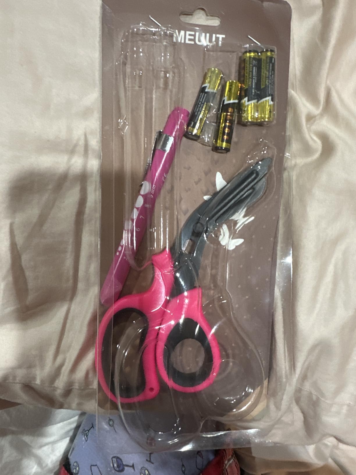 MEUUT 3 Pack Medical Scissors and PenLights with 4 AAA Batteries for Nurses customer photo 1