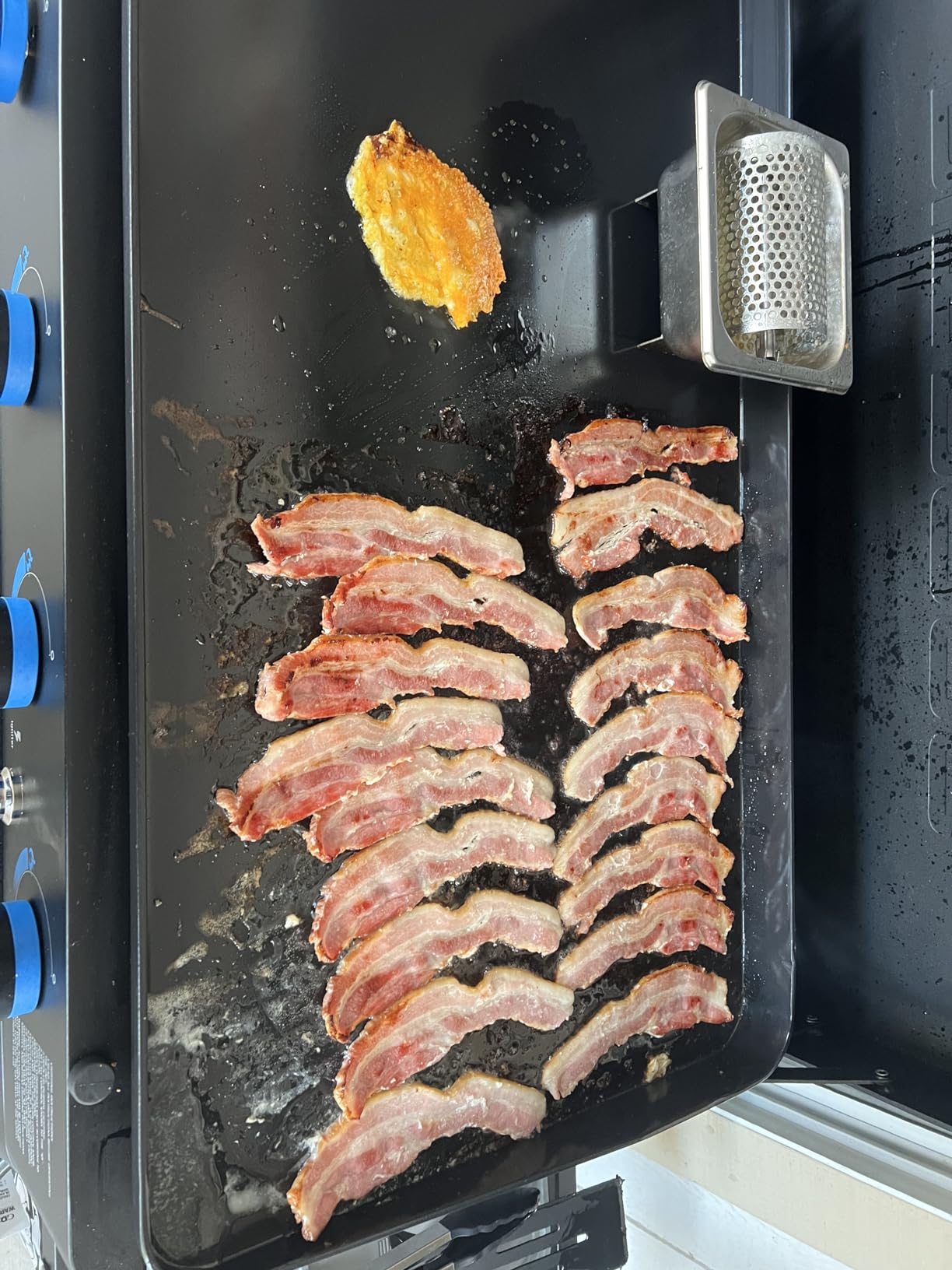 Pit Boss 4-Burner Propane Gas Non-Stick Ceramic Coated Rust-Resistant Portable Lift-Off and Stationary Griddle Grill with Hard Cover, 647-Sq. In. (35