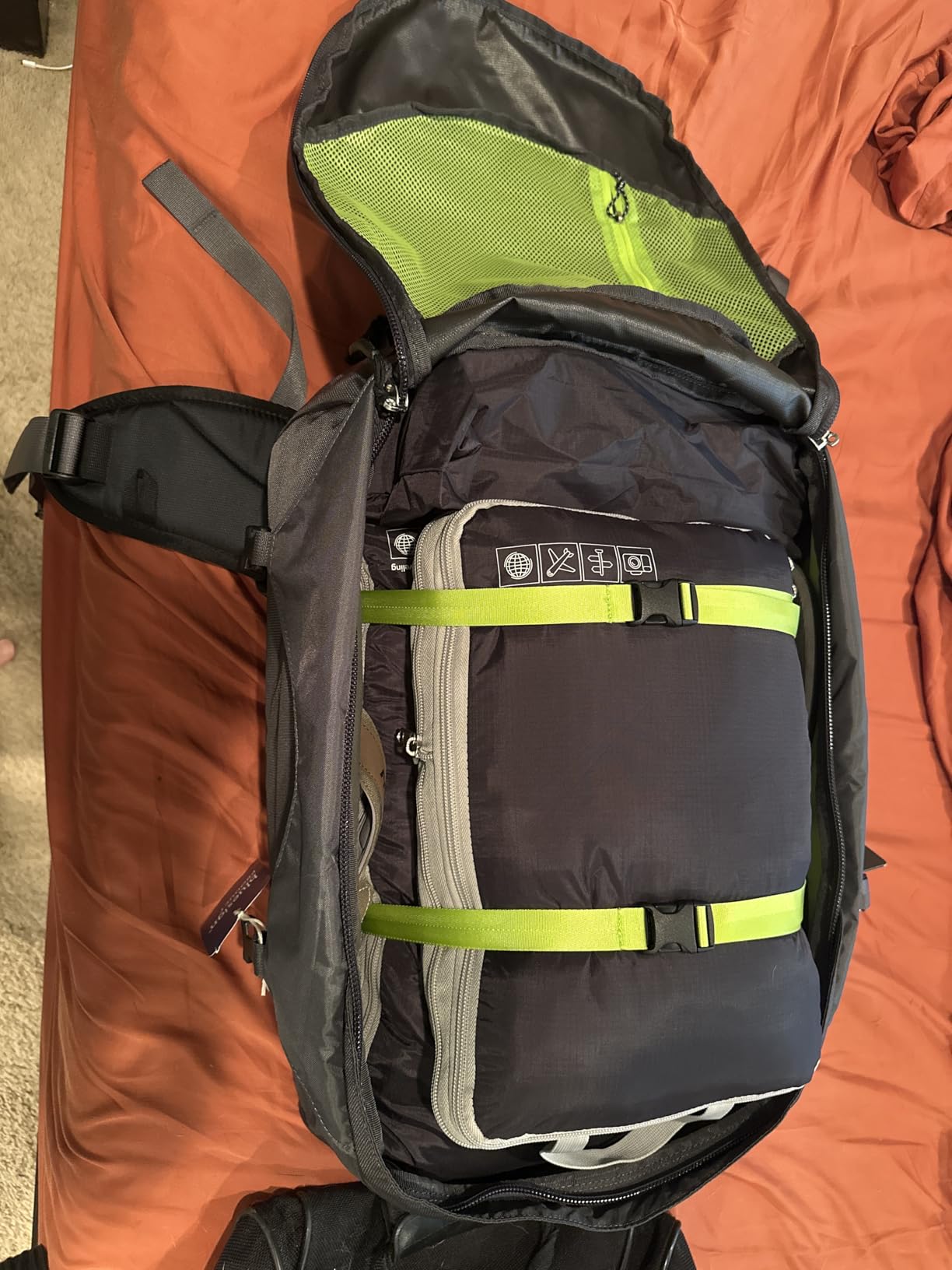 Osprey Farpoint 40L Men's Travel Backpack, Black customer photo 2