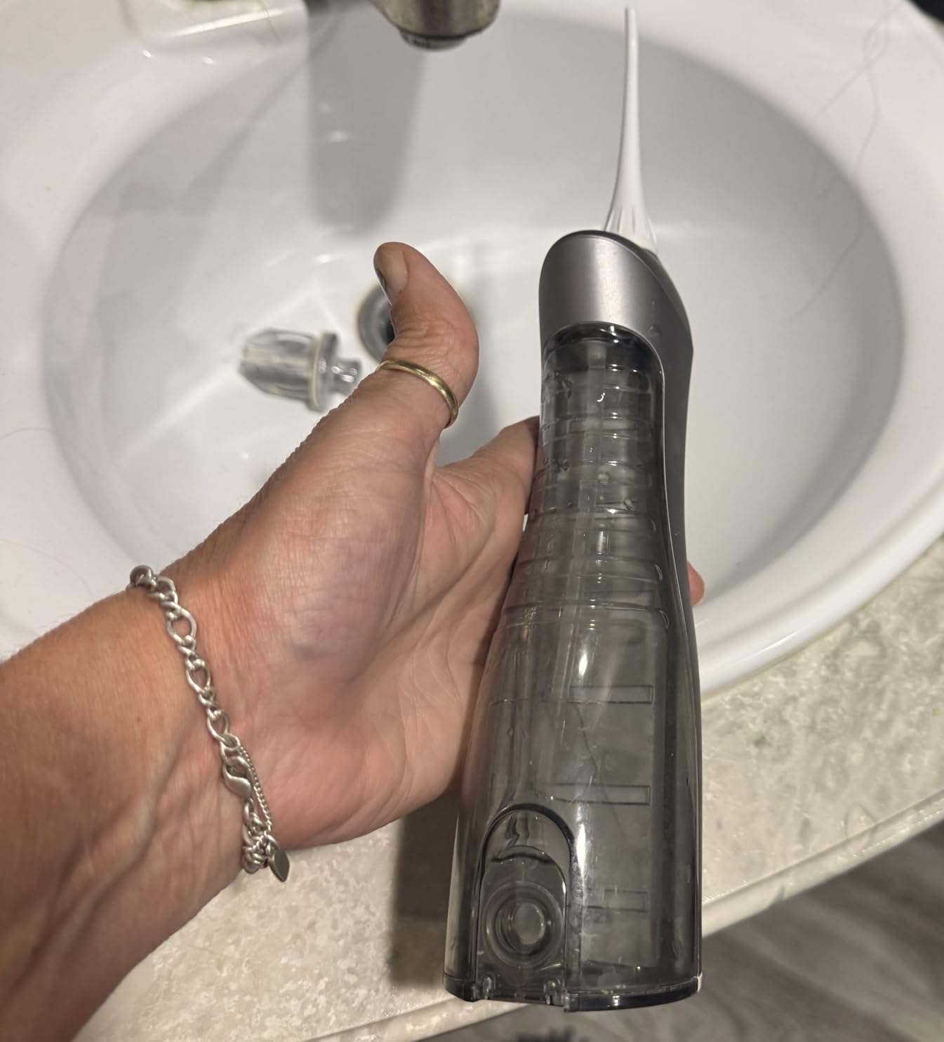 AquaSonic Aqua Flosser - Cordless Rechargeable Water Flosser for Teeth - Waterproof, Portable Oral Irrigator for Dental Cleaning with 5 Jet Tips – Braces Home Travel customer photo 1