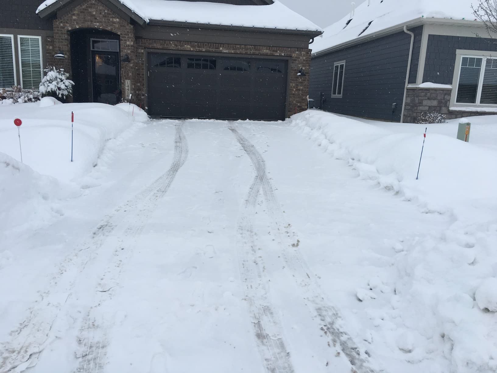 Snow Joe 24V Cordless Snow Shovel Kit with Cover and Scraper, 24V-SS13-TV1 customer photo 1