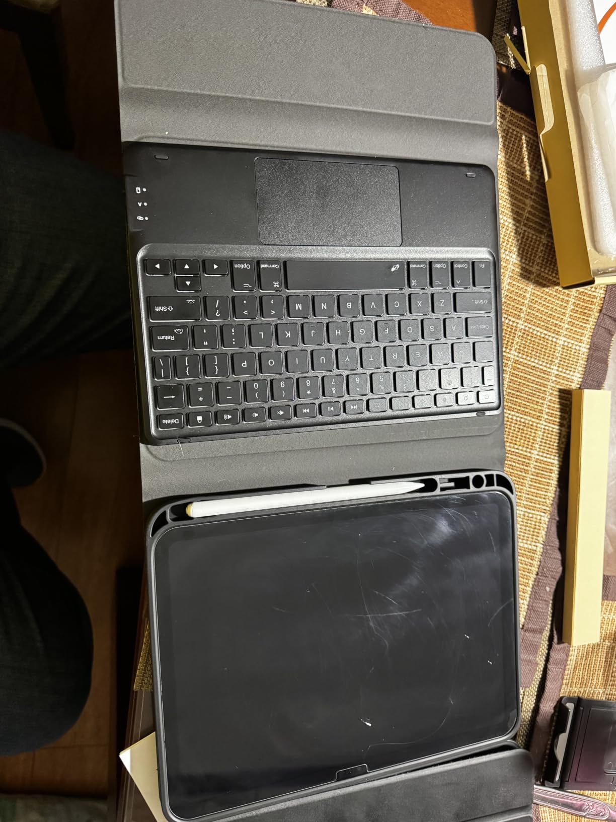 CHESONA Compatible for iPad 11th(A16)/10th Generation Case with Keyboard customer photo 1
