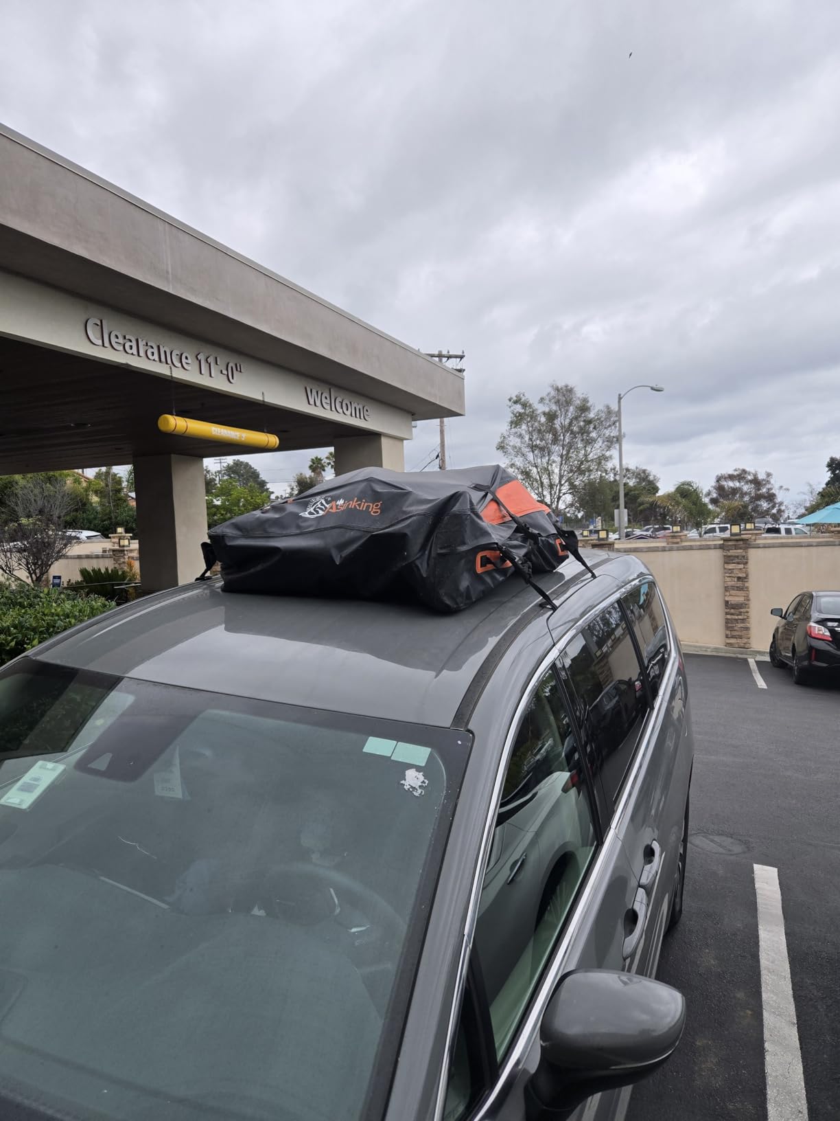 Asinking Car Rooftop Cargo Carrier Bag, 100% Waterproof Non-Rip 20 Cubic Feet Car Roof Bag for All Vehicles with/Without Rack, Includes Non-Slip Mat, Luggage Lock, 4 Door Hooks, Storage Bag customer photo 1