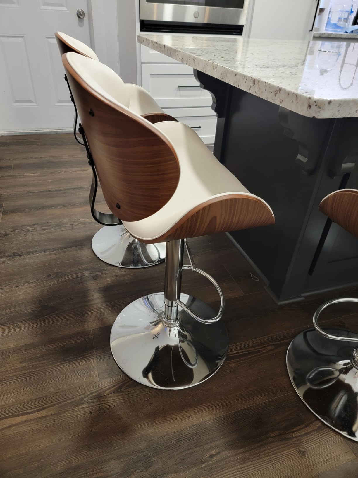 YaFiti Swivel Bar Stools Set of 2, Bar Stools for Kitchen Counter, Black customer photo 1