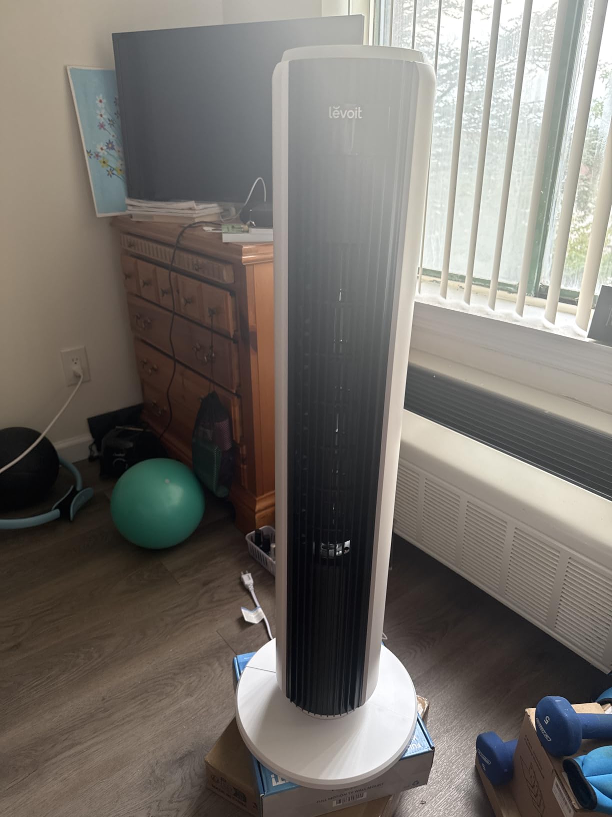 Levoit Tower Fan for Bedroom, 28ft/s Fans that Blow Cold Air, 28dB Quiet | Standing Floor Fan for Room, 90° Oscillating, 5 Speeds 4 Modes & Temp Sensor, Bladeless, 12H Timer, Remoter, 36 inch, White customer photo 1