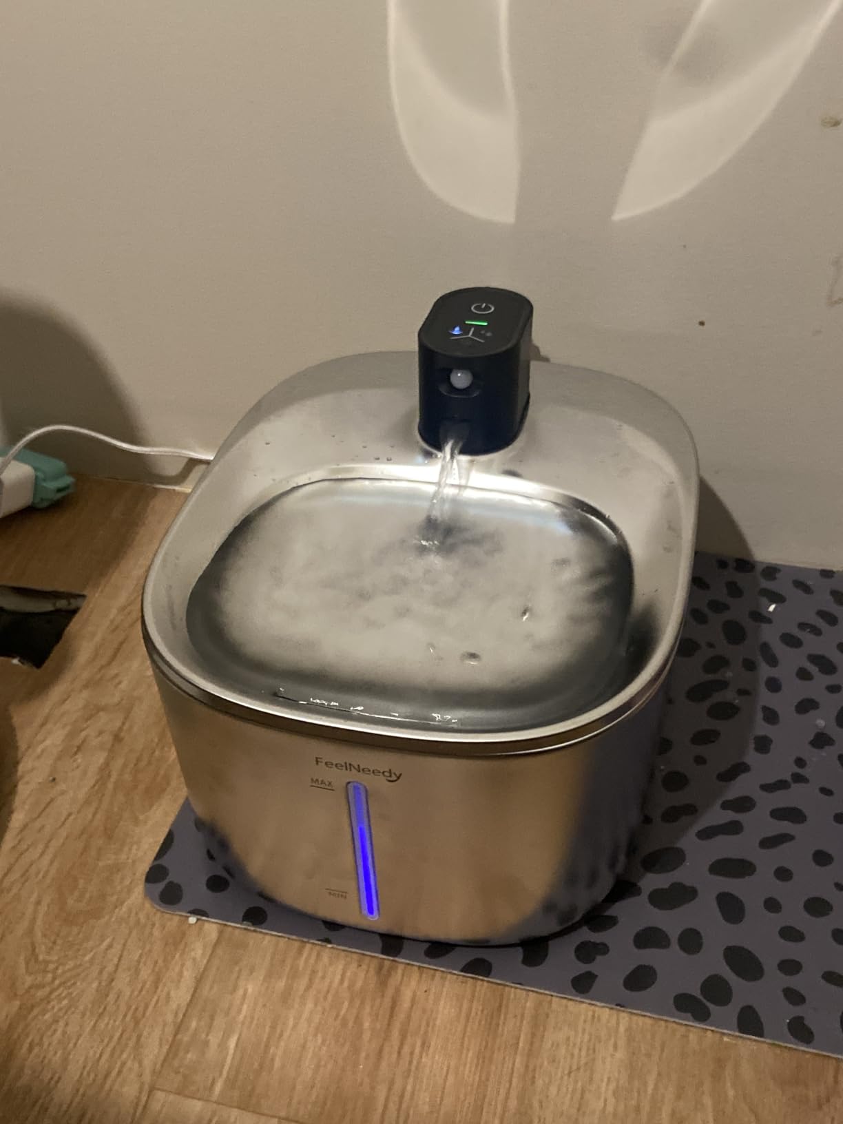 FEELNEEDY Wireless Cat Water Fountain Stainless Steel with Sensor, 4000mAh Battery Operated, 4L/135fl oz Pet Water Fountain for Cats Dogs, Ultra Quiet Cat Drinking Fountain with 2 Filters (YPD-C004S) customer photo 1